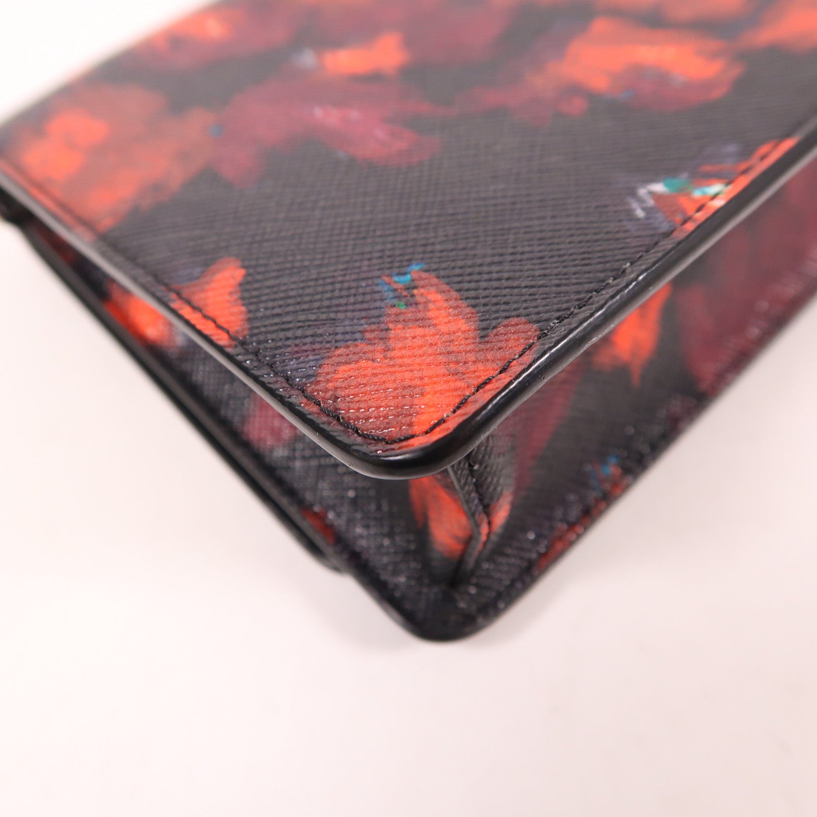 GIVENCHY 牛皮皮革Chain Shoulder銀扣鏈帶肩背袋