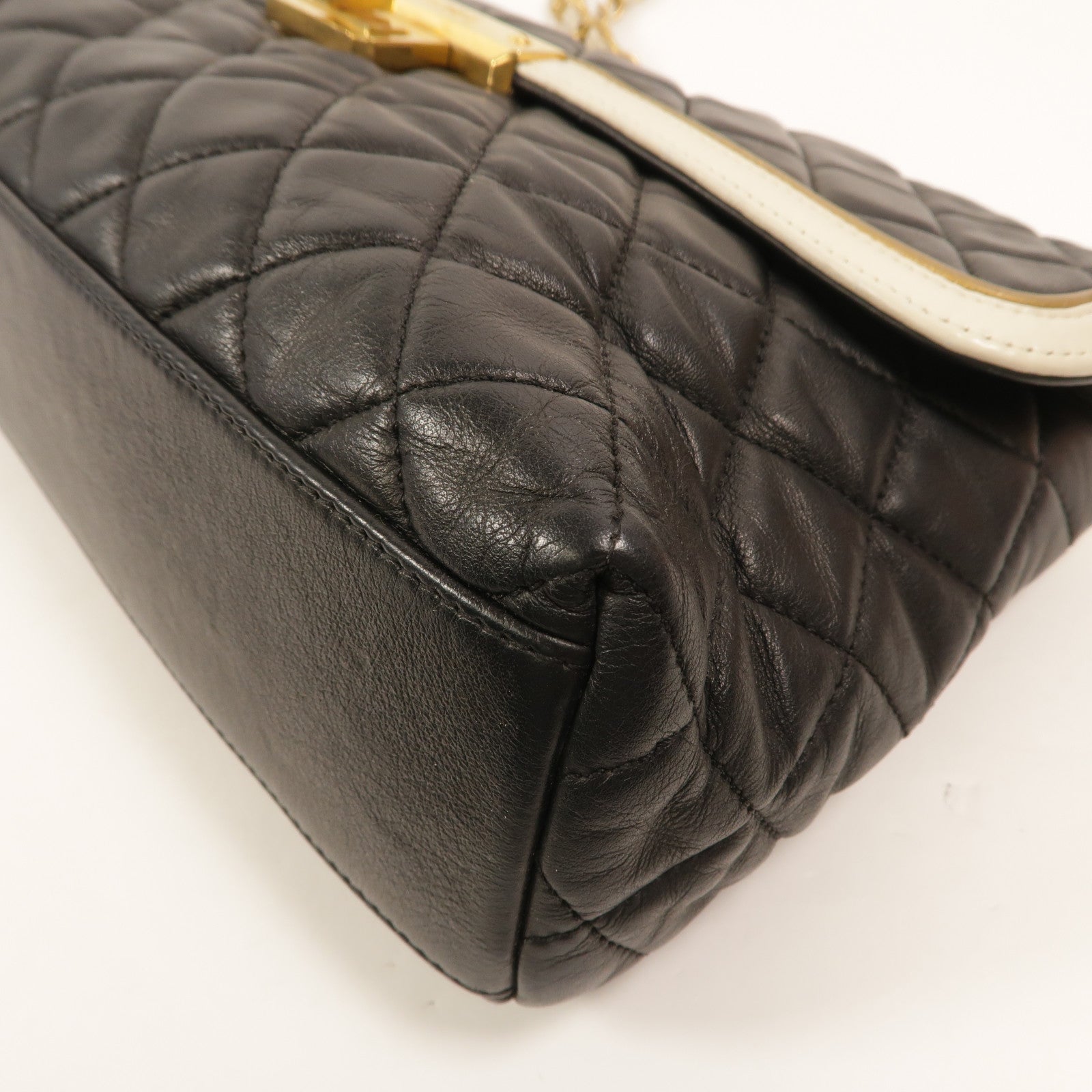 CHANEL 牛皮皮革2.55 East West Mademoiselle鏈帶肩背袋