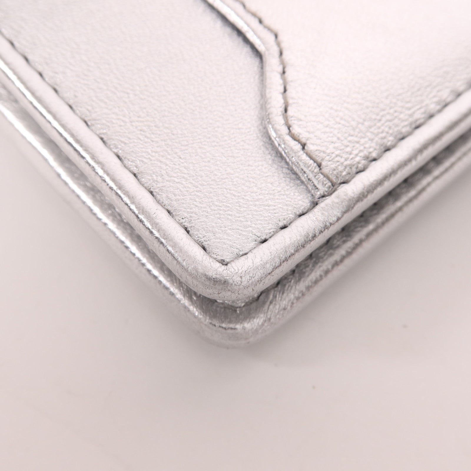 Miu Miu 牛皮皮革Card Case銀扣卡片套