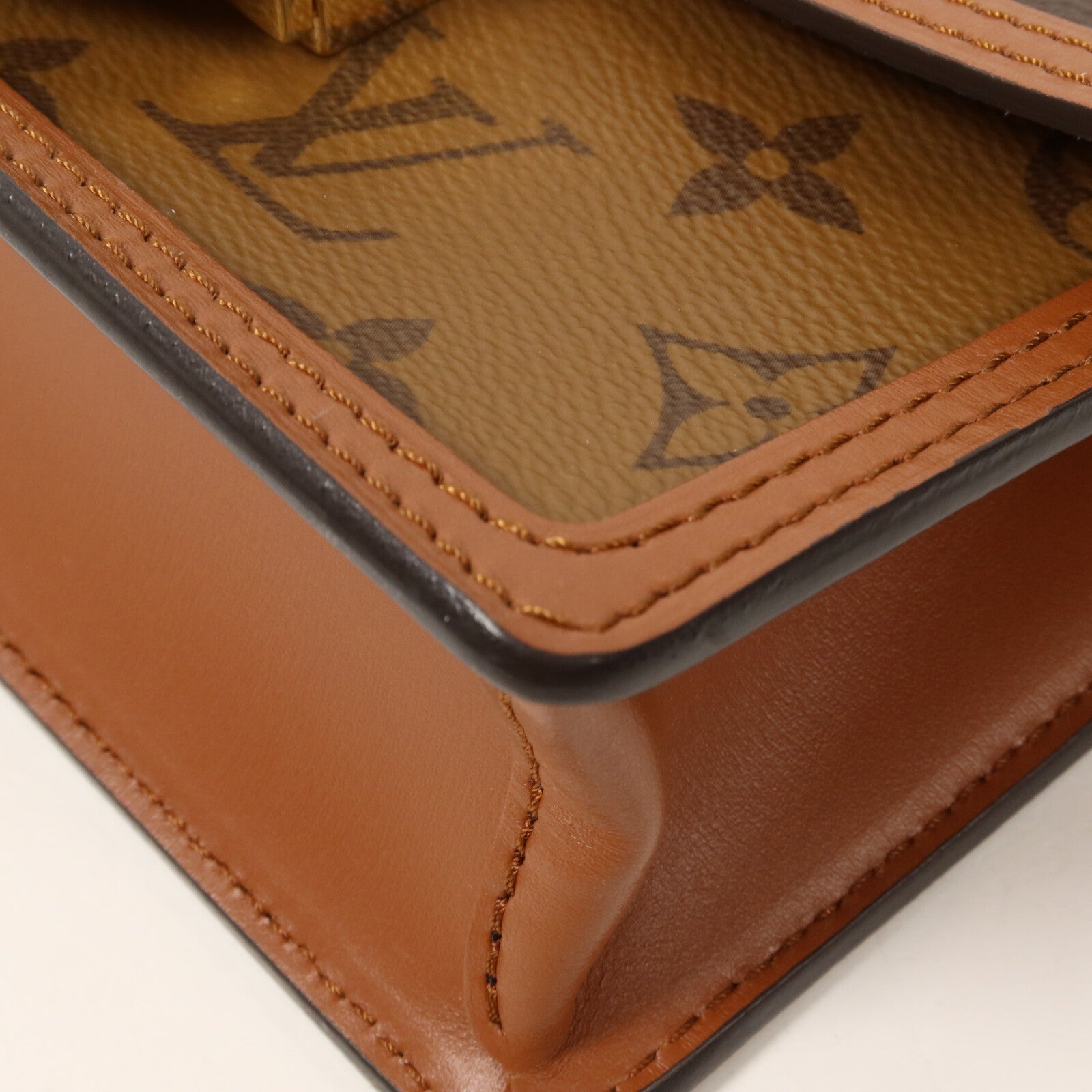 LOUIS VUITTON Monogram Reverse Dauphine Chain Wallet鏈帶肩背袋