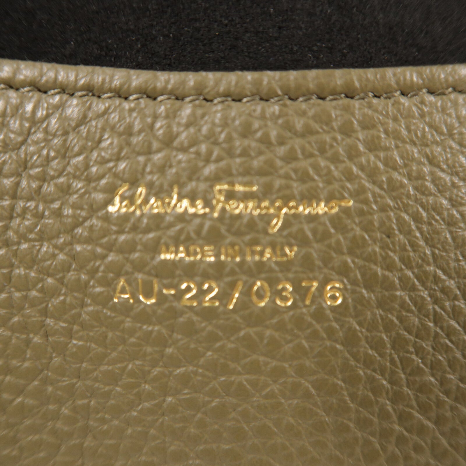 Salvatore Ferragamo 牛皮皮革Gancini金扣背包