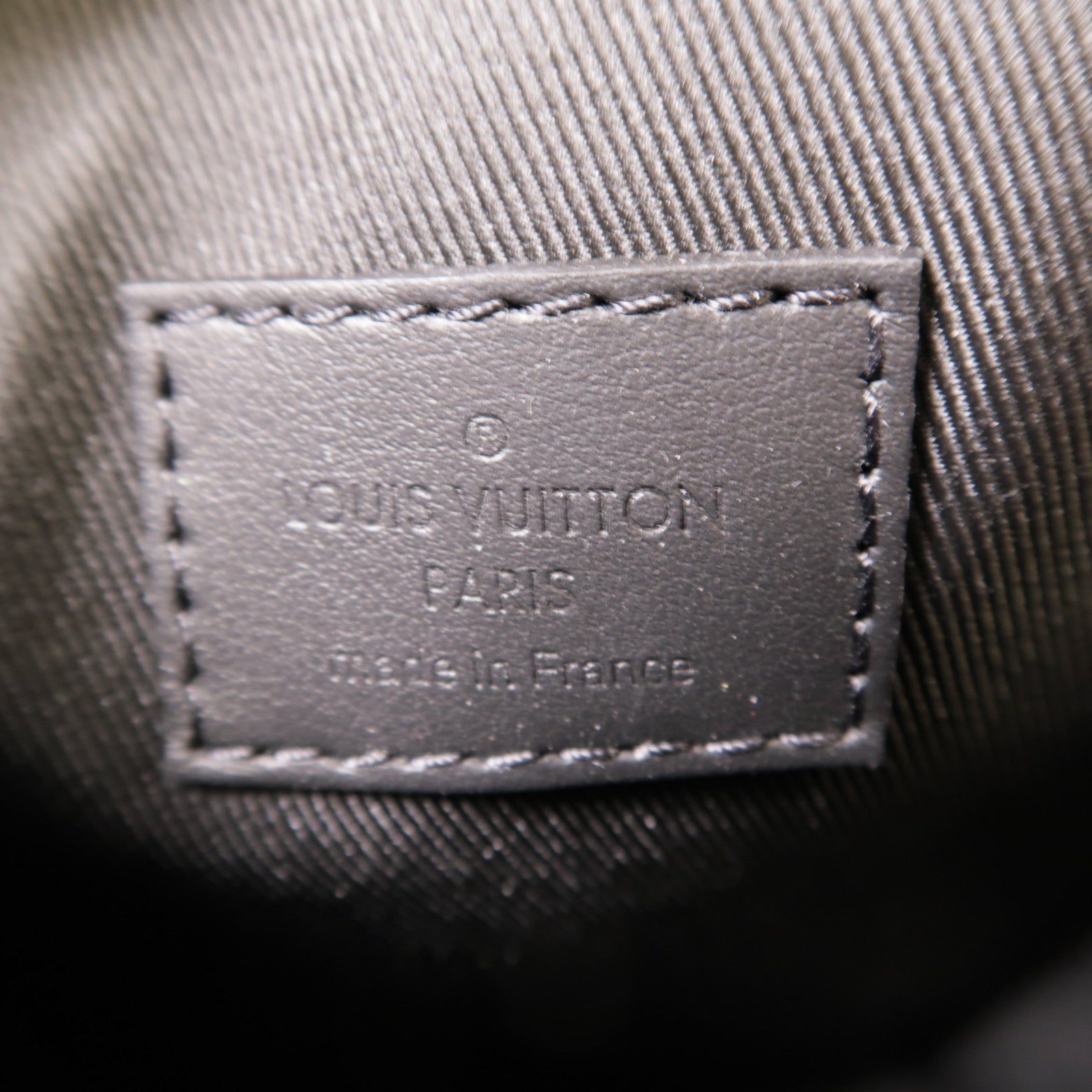 LOUIS VUITTON Monogram Taurillon S-Lock Vertical肩背袋