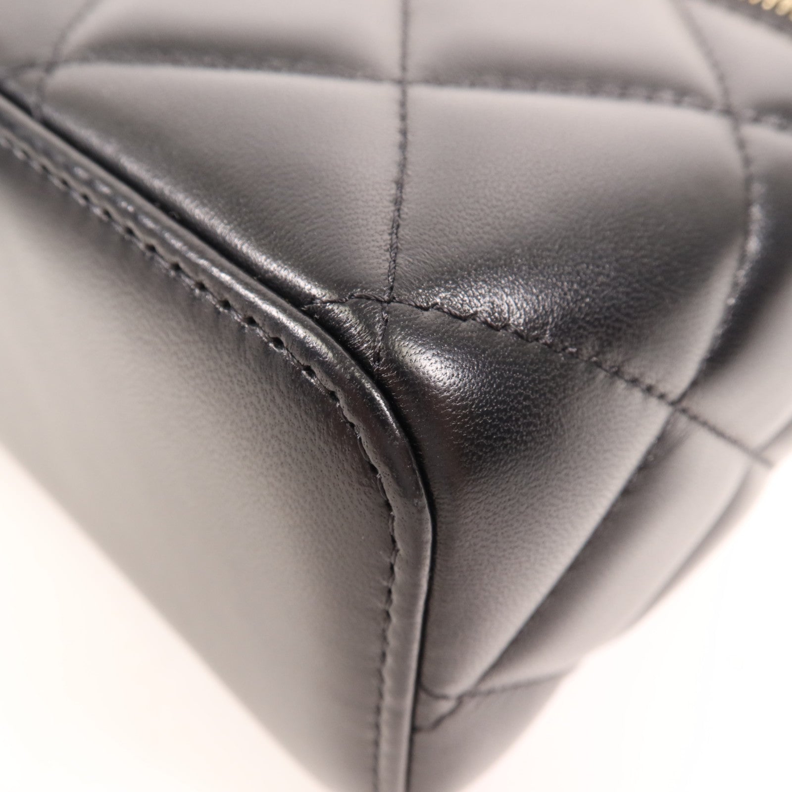 CHANEL 羊皮皮革Vanity Case金扣鏈帶肩背袋