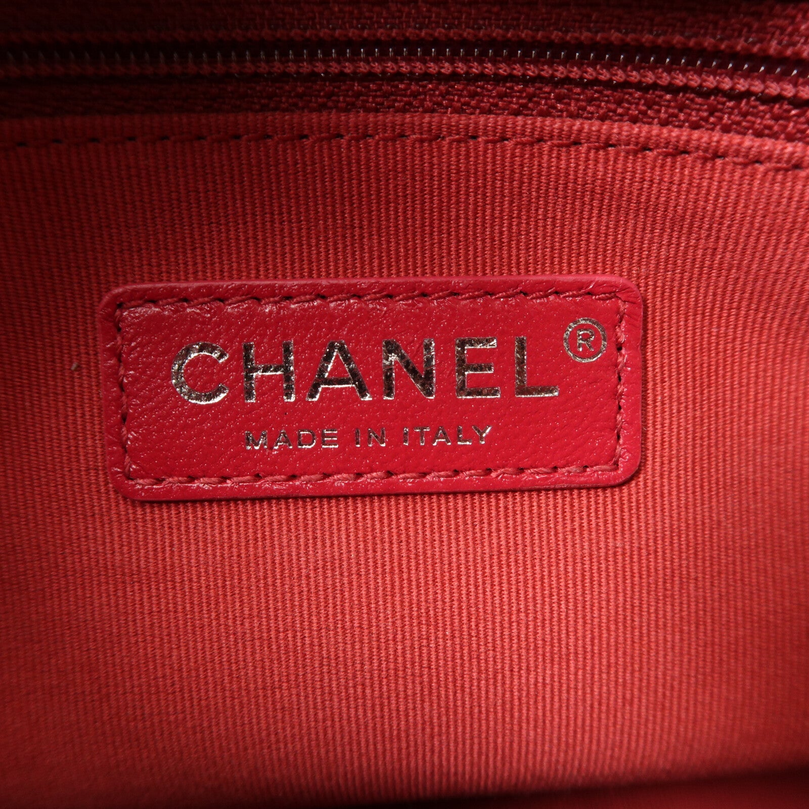 CHANEL 牛皮皮革Gabrielle Medium鏈帶肩背袋