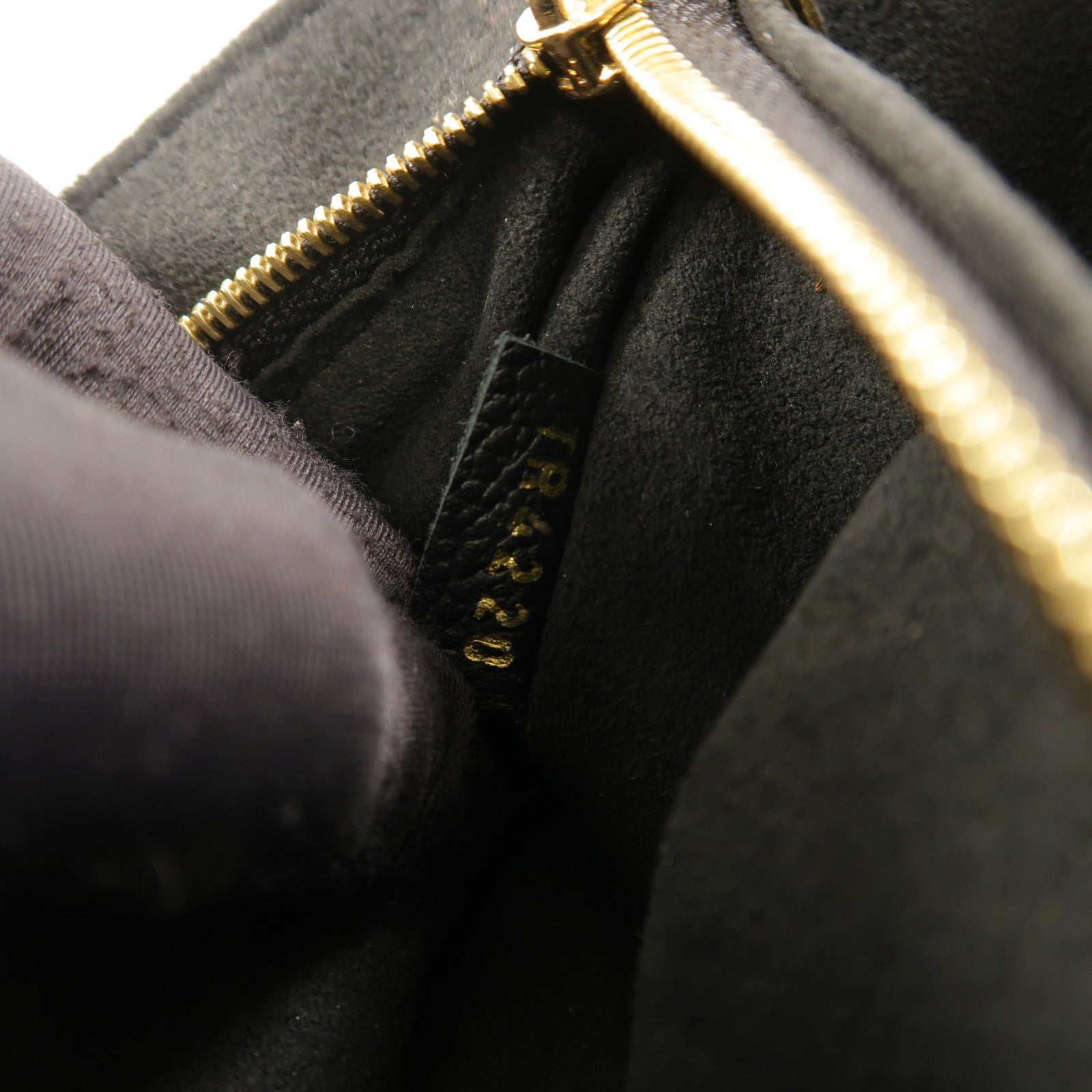 LOUIS VUITTON Monogram Empreinte Vavin PM肩背袋