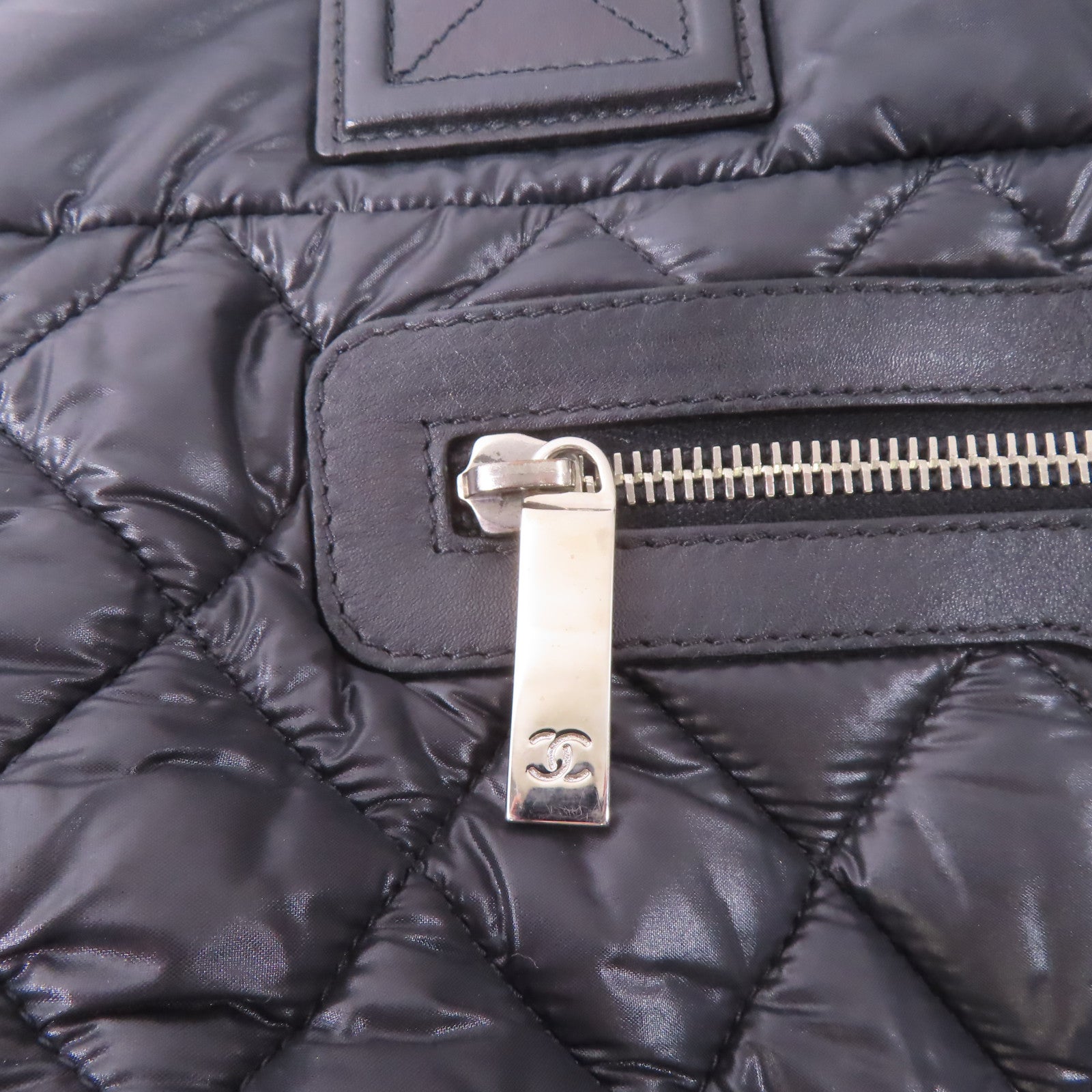 CHANEL 尼龍Coco Cocoon Bag銀扣肩背袋黑色
