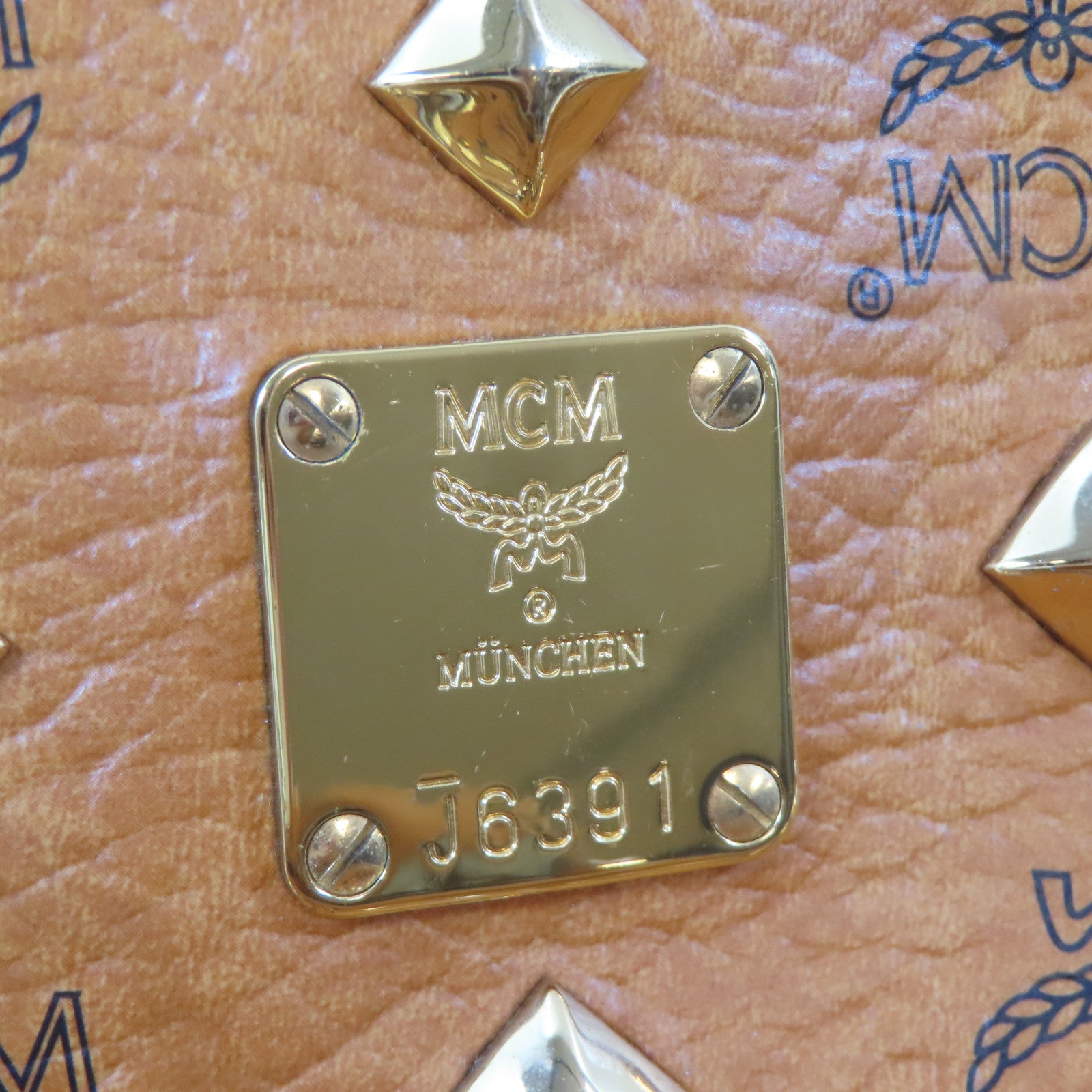 MCM 皮革Stark Side Studs Backpack金扣背包啡色