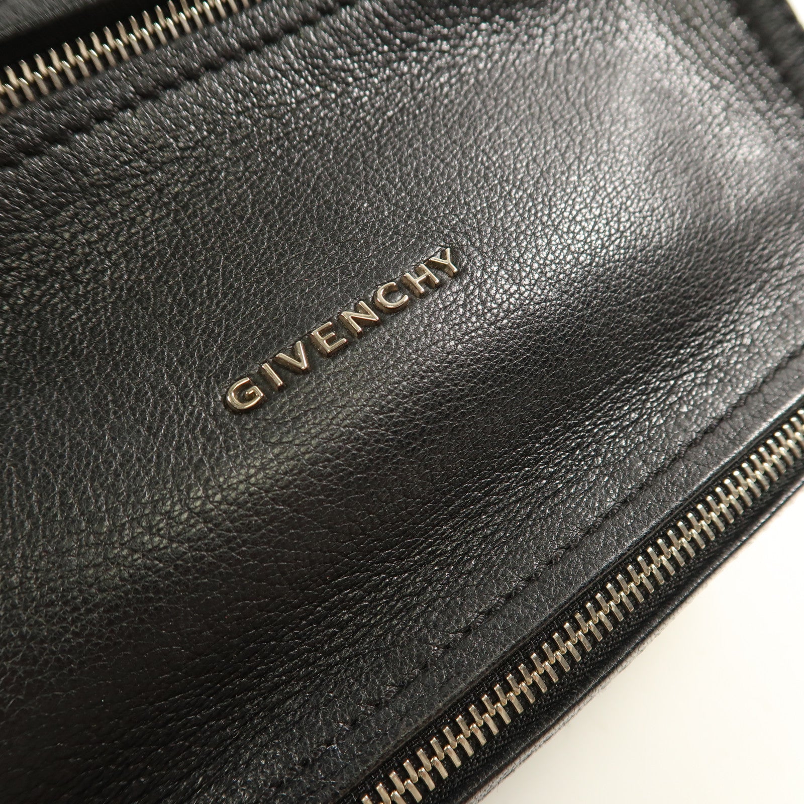 GIVENCHY 牛皮皮革Shoulder Bag銀扣肩背袋