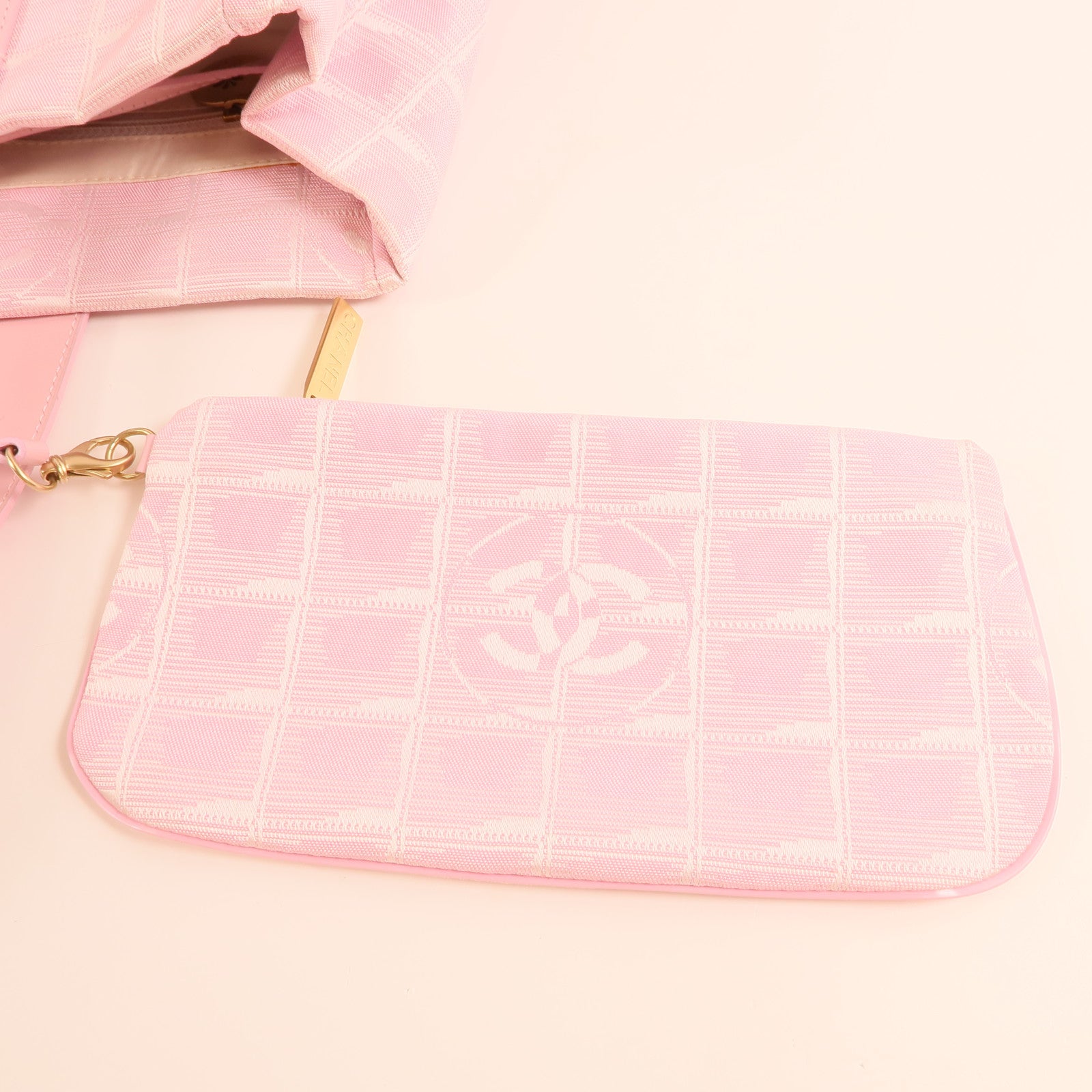 CHANEL 尼龍New Travel Line Tote金扣肩背袋/手挽袋