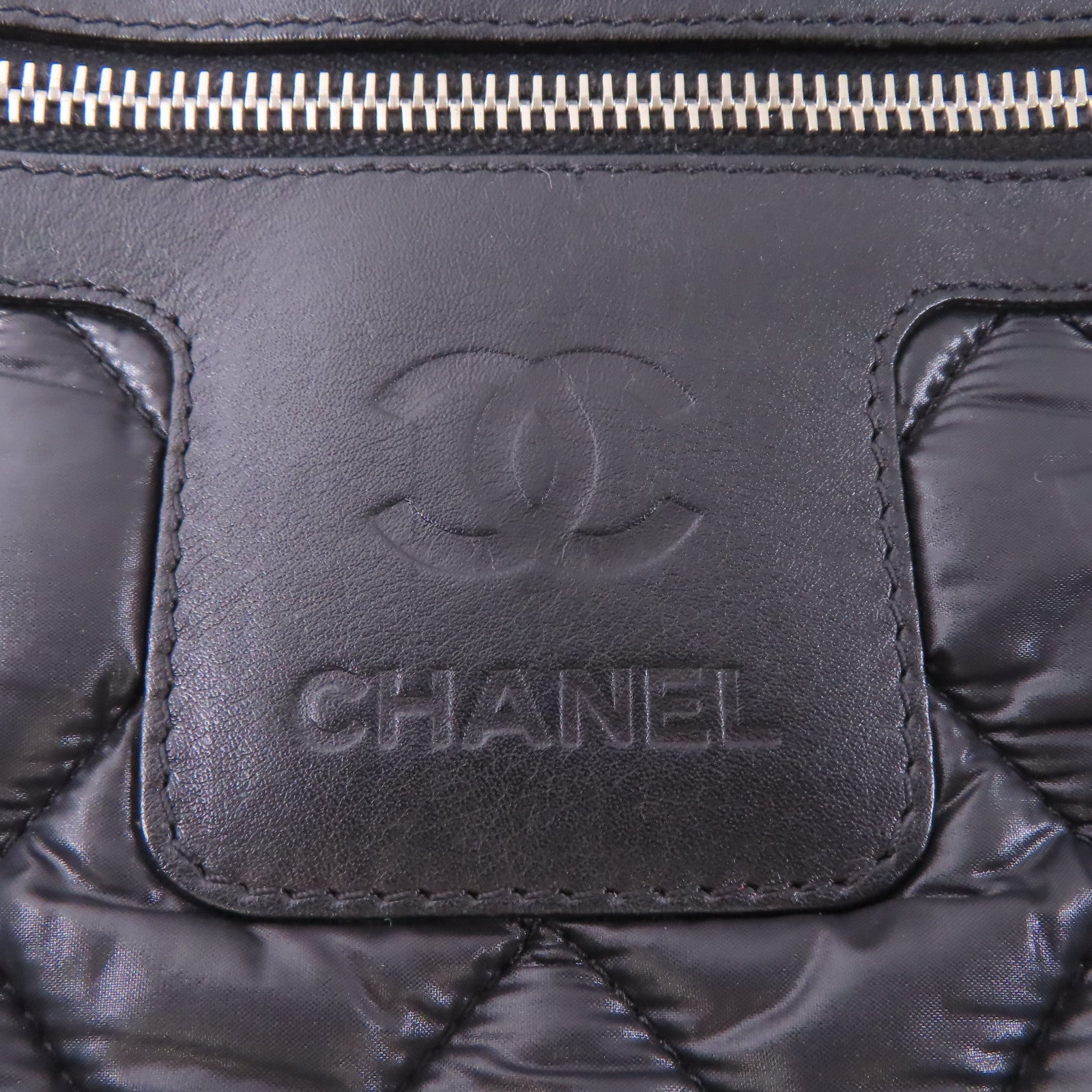 CHANEL 尼龍Coco Cocoon Bag銀扣肩背袋黑色
