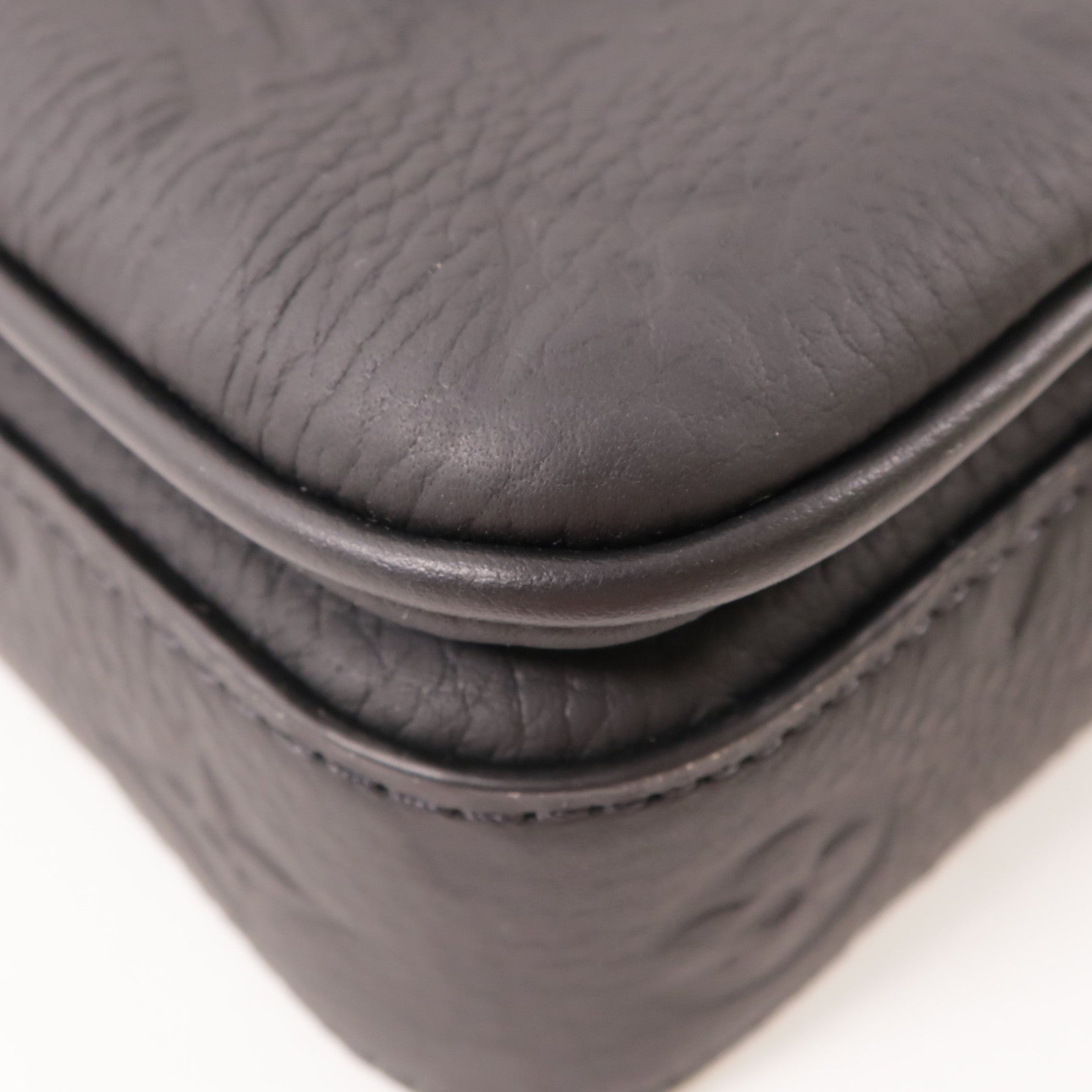 LOUIS VUITTON Monogram Taurillon S-Lock Vertical肩背袋
