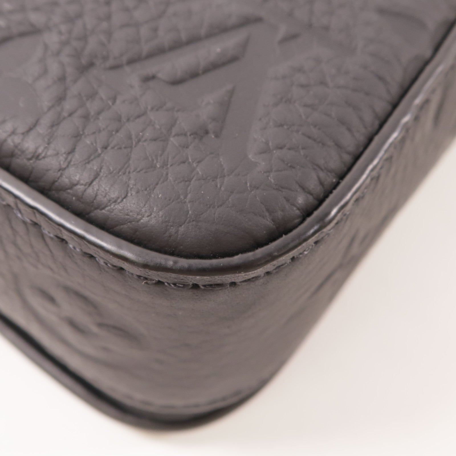 LOUIS VUITTON Monogram Taurillon S-Lock Vertical肩背袋