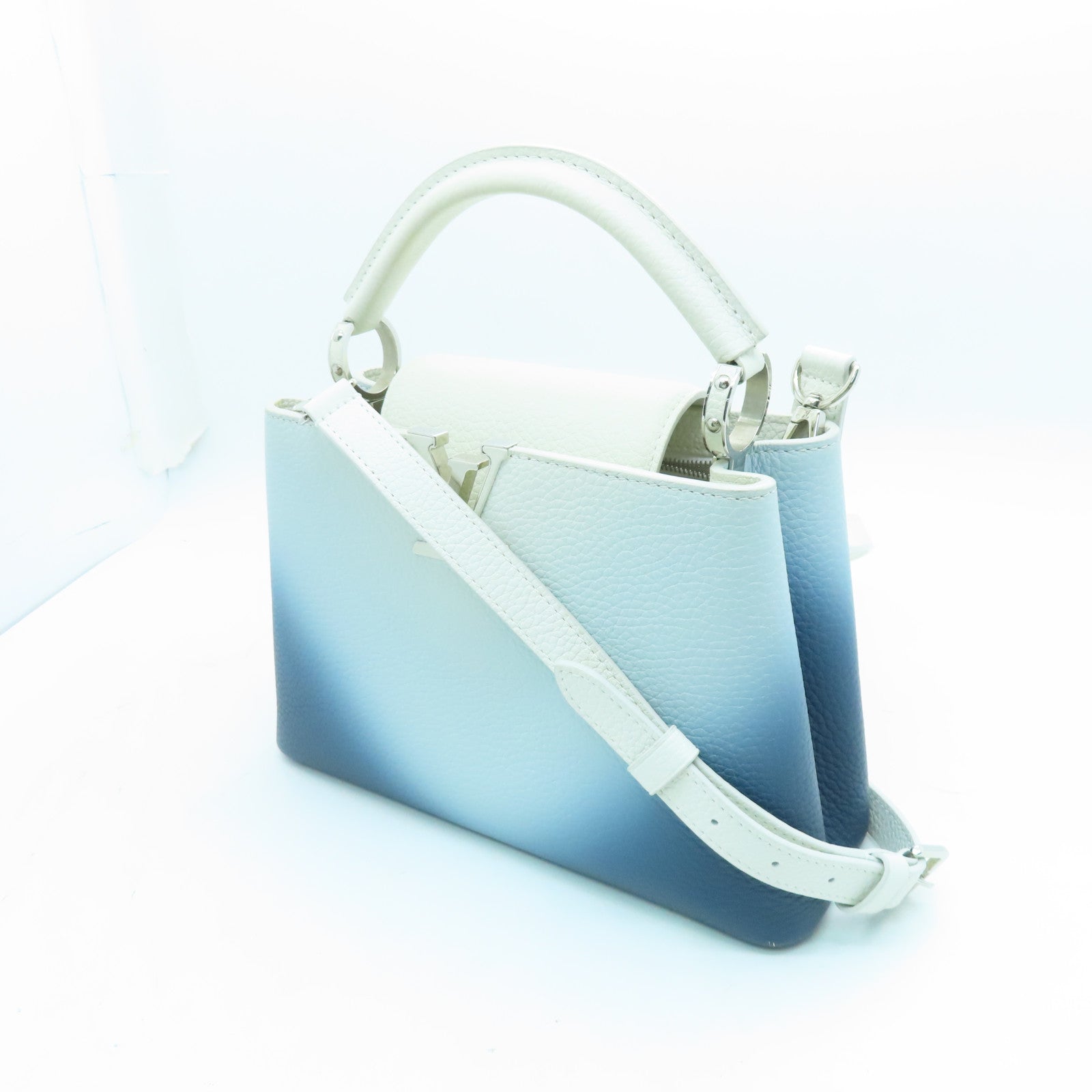 LOUIS VUITTON 【激減優惠】牛皮皮革Capucines BB銀扣手挽肩背兩用袋白色/藍色
