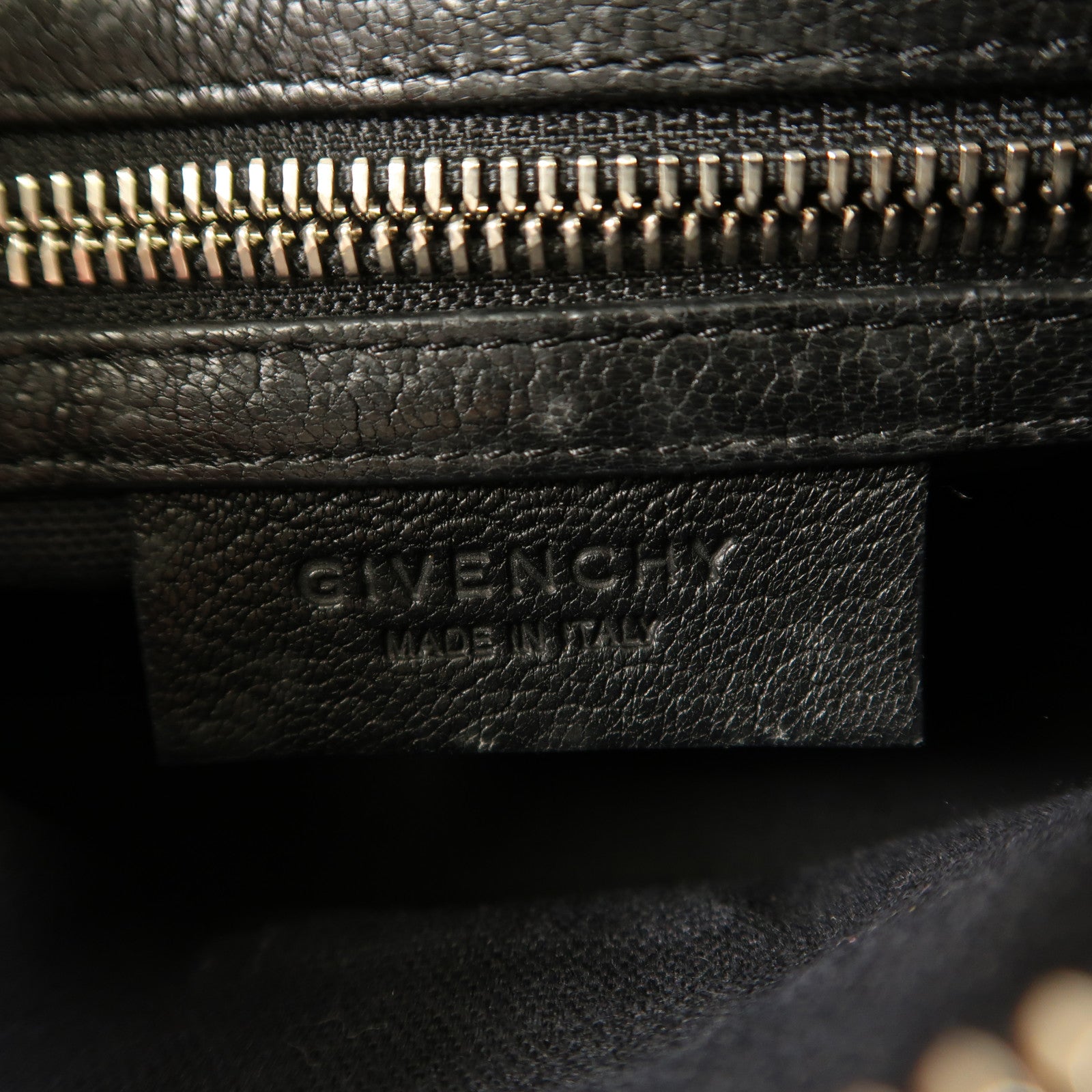 GIVENCHY 牛皮皮革Shoulder Bag銀扣肩背袋