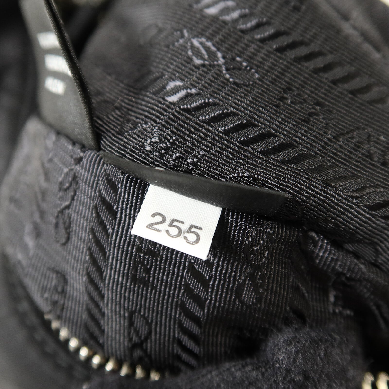 PRADA 尼龍Re-Edition 2005 Mini Bag肩背袋