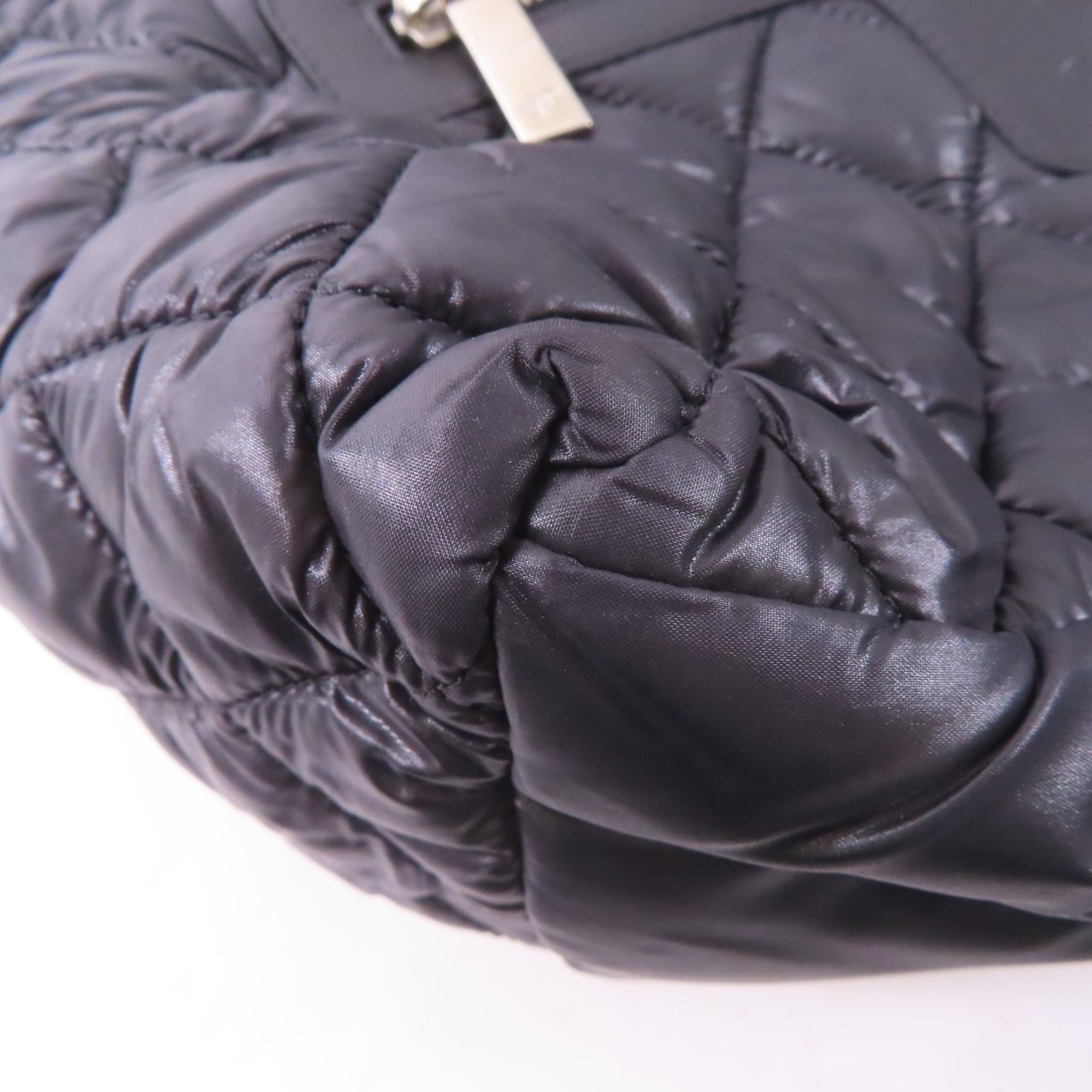 CHANEL 尼龍Coco Cocoon Bag銀扣肩背袋黑色