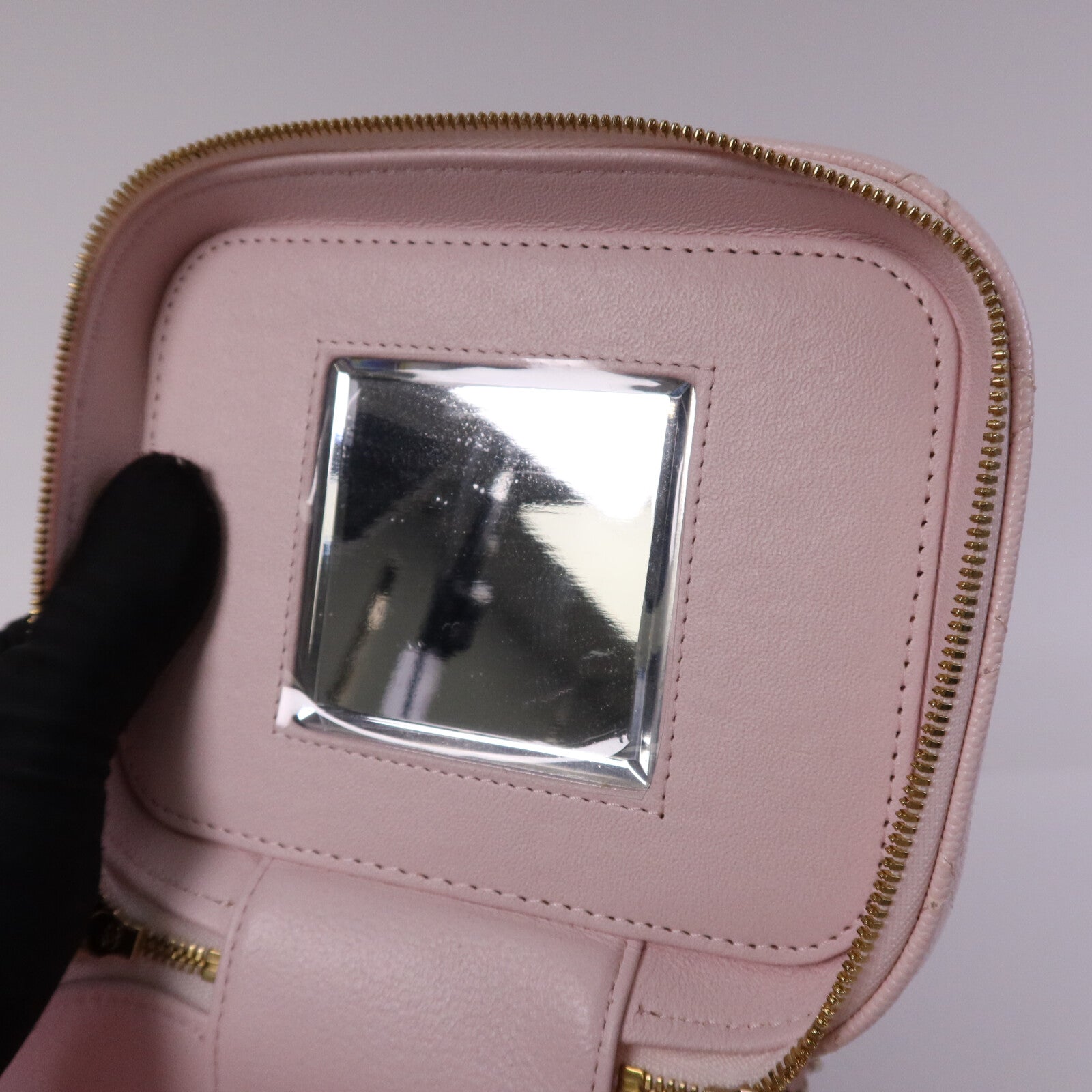 CHANEL 【激減優惠】牛皮皮革Vanity Case金扣鏈帶手挽肩背兩用袋