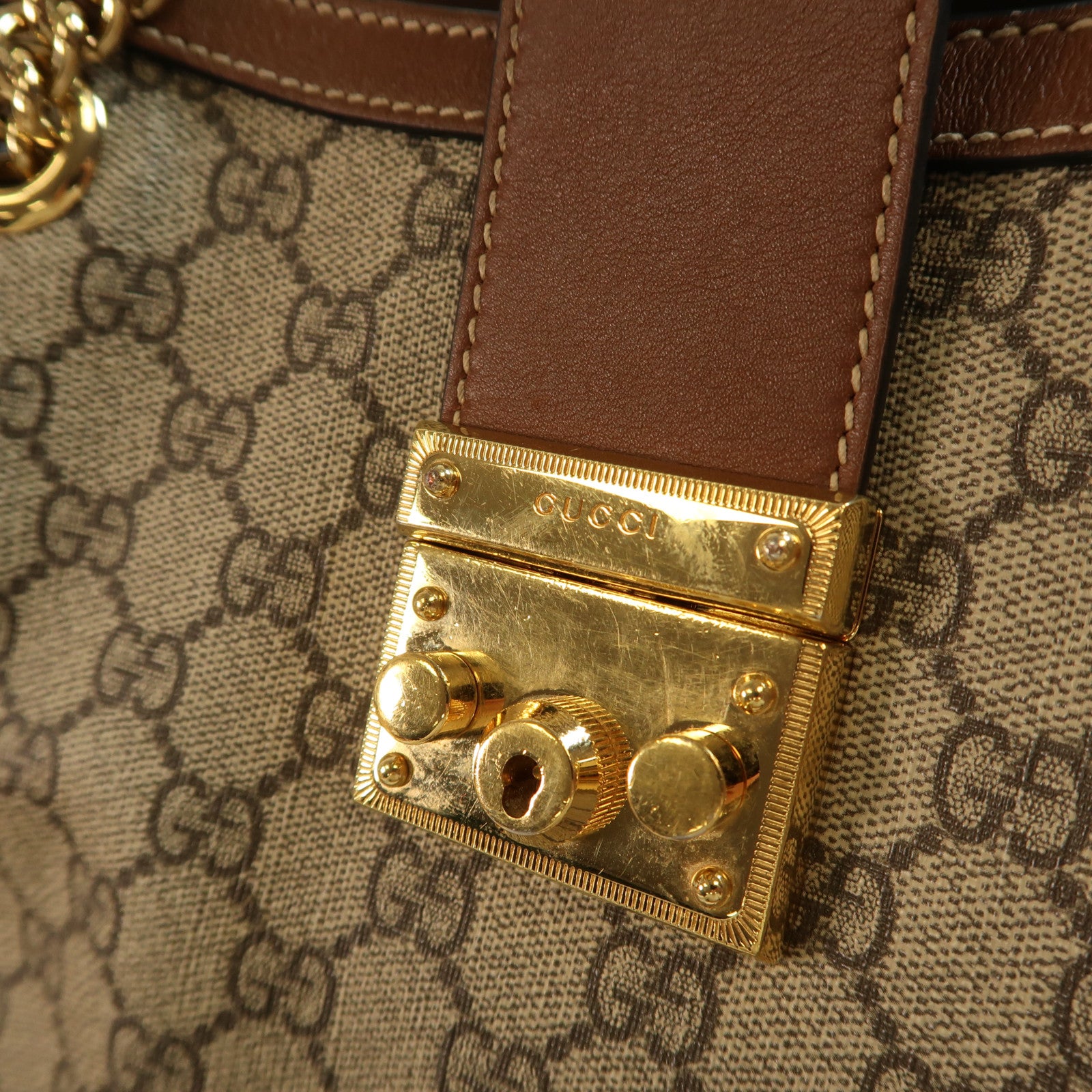 GUCCI 【激減優惠】塗層帆布Padlock GG金扣鏈帶肩背袋