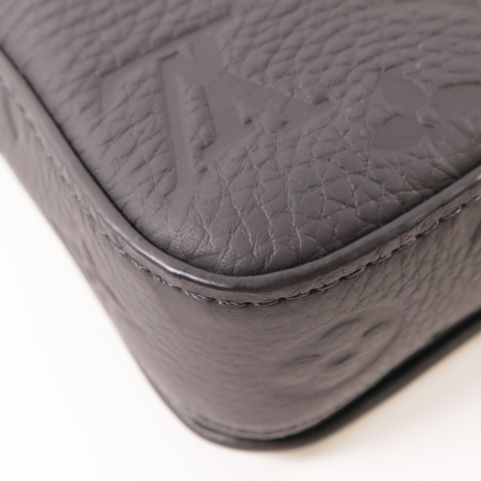 LOUIS VUITTON Monogram Taurillon S-Lock Vertical肩背袋