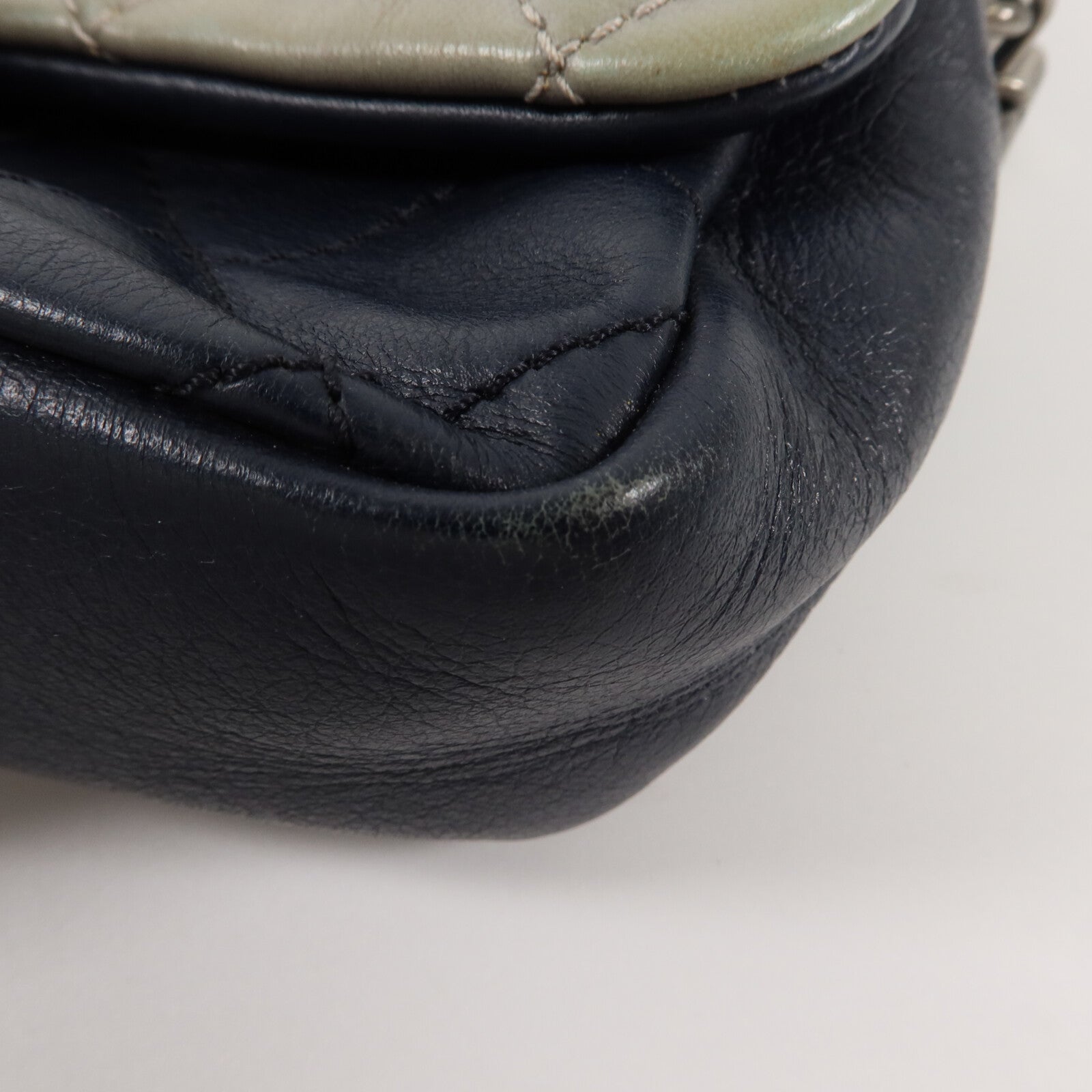 CHANEL 牛皮皮革Tricolor Country Chic Flap Bag鏈帶肩背袋