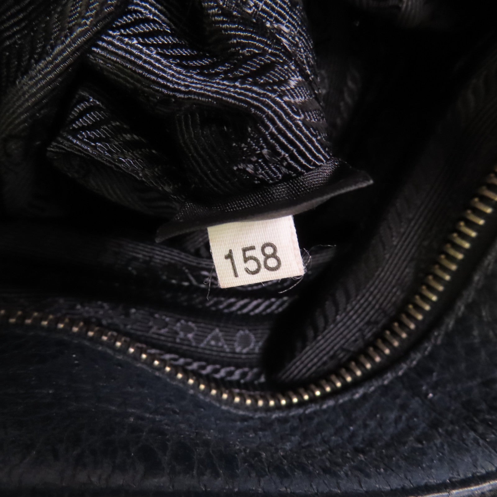 PRADA 牛皮皮革Handbag金扣手挽袋