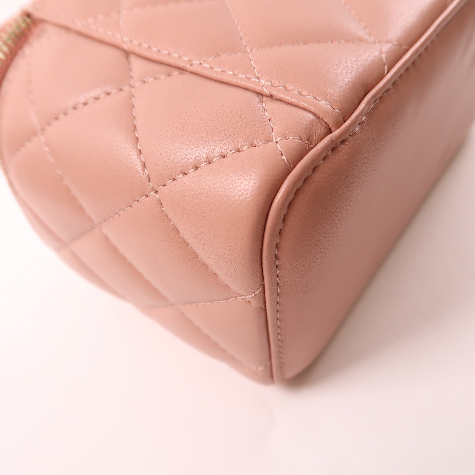 CHANEL 羊皮皮革Vanity Case金扣鏈帶肩背袋粉紅色