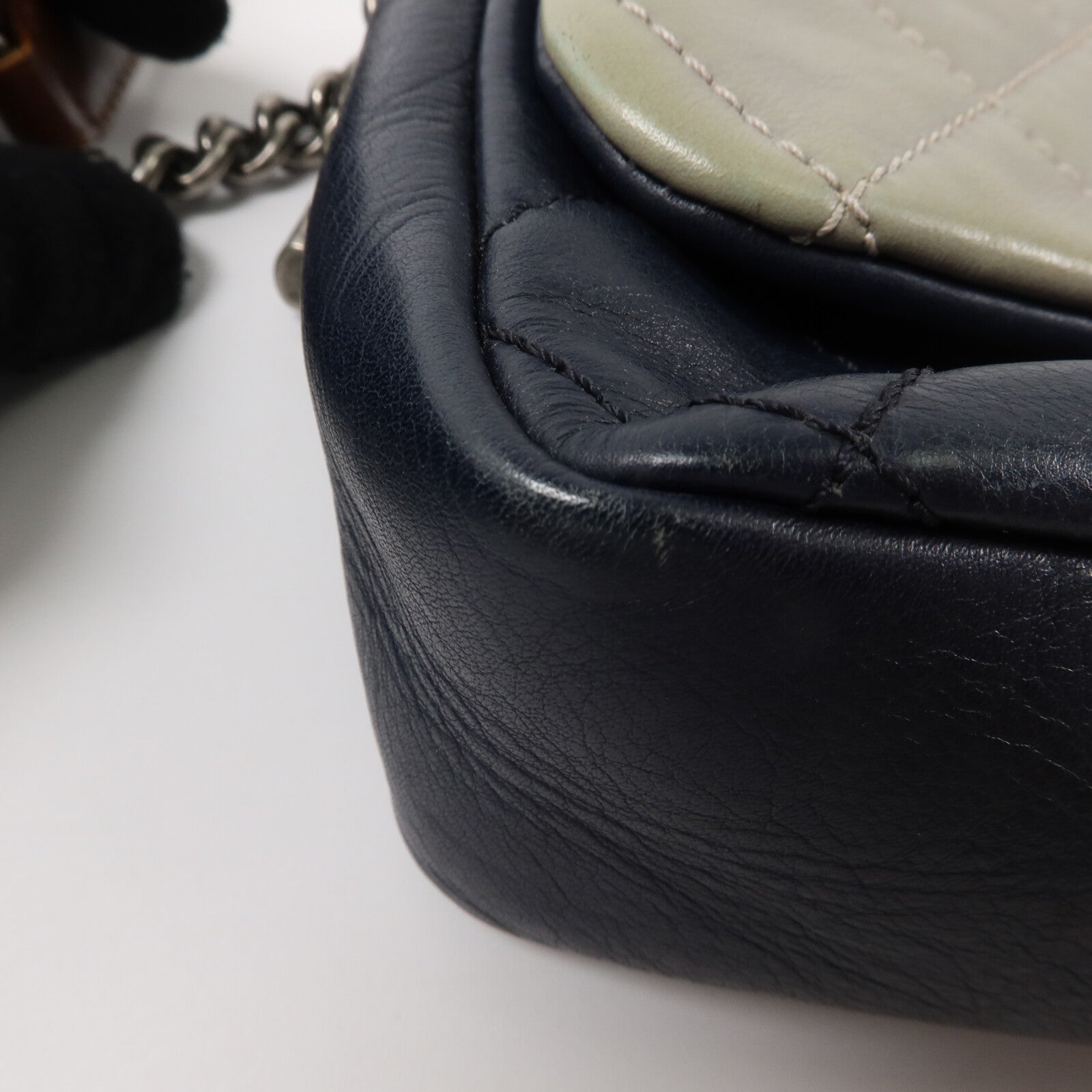 CHANEL 牛皮皮革Tricolor Country Chic Flap Bag鏈帶肩背袋