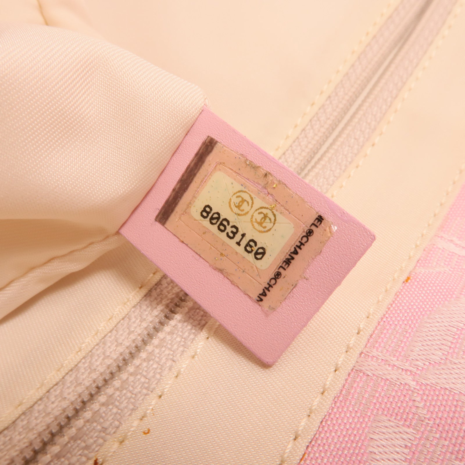 CHANEL 尼龍New Travel Line Tote金扣肩背袋/手挽袋