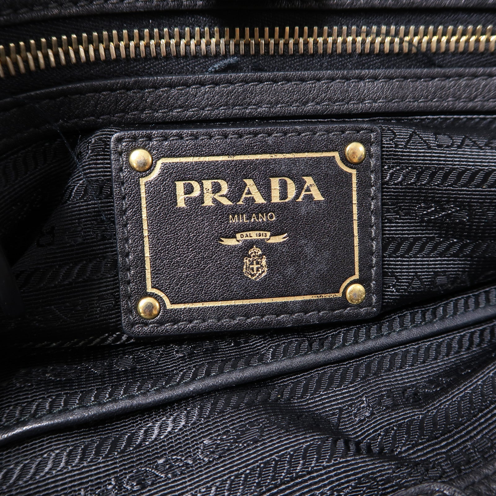 PRADA 尼龍Shoulder Bag金扣肩背袋黑色