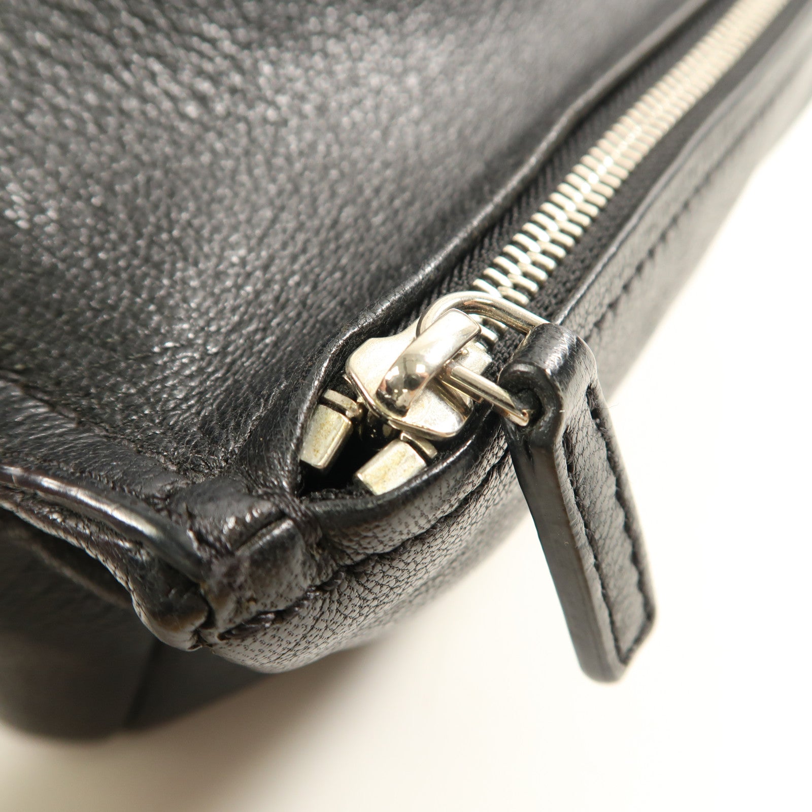 GIVENCHY 牛皮皮革Shoulder Bag銀扣肩背袋