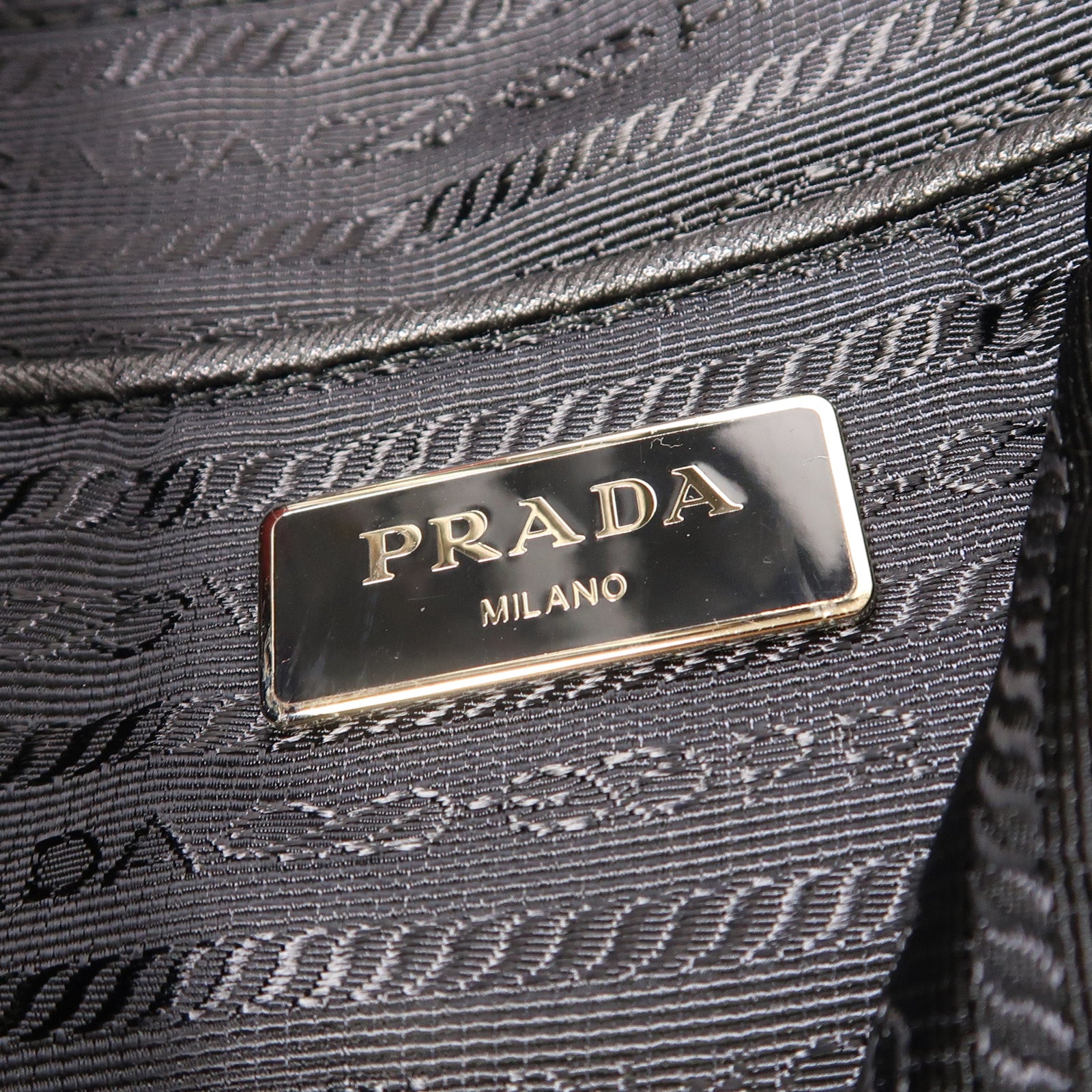 PRADA 尼龍Backpack銀扣背包