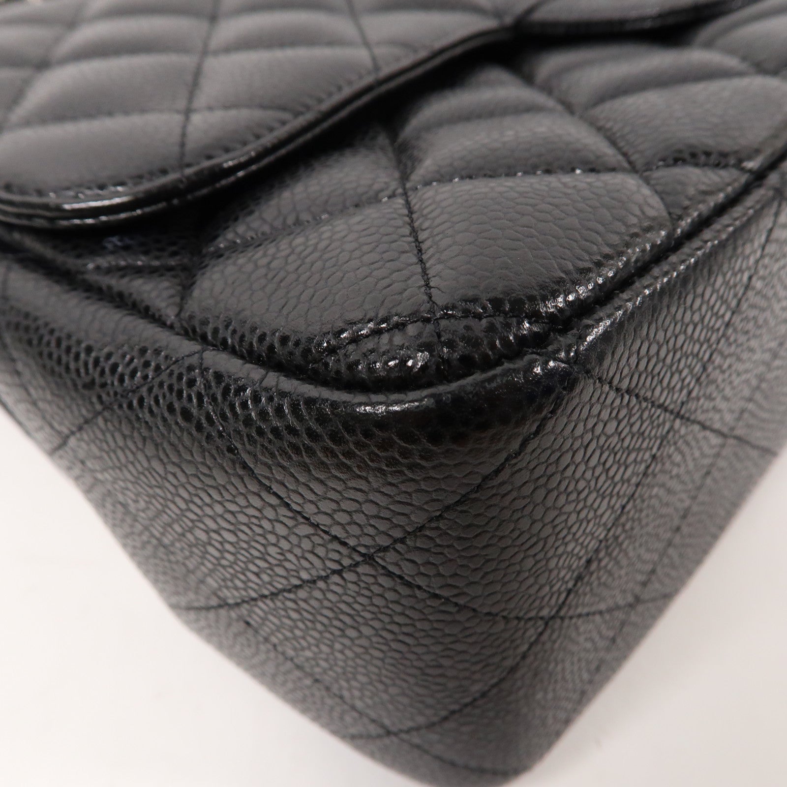 CHANEL 菱格Caviar皮革Jumbo Classic銀扣鏈帶肩背袋黑色