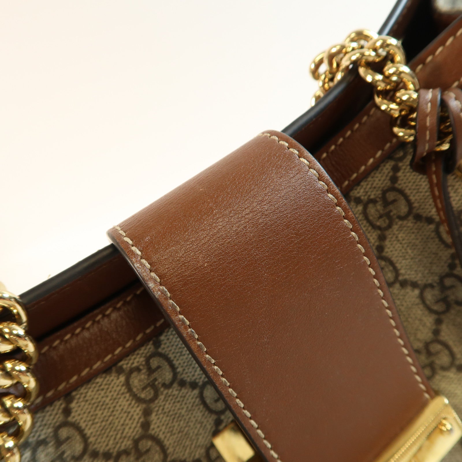 GUCCI 【激減優惠】塗層帆布Padlock GG金扣鏈帶肩背袋