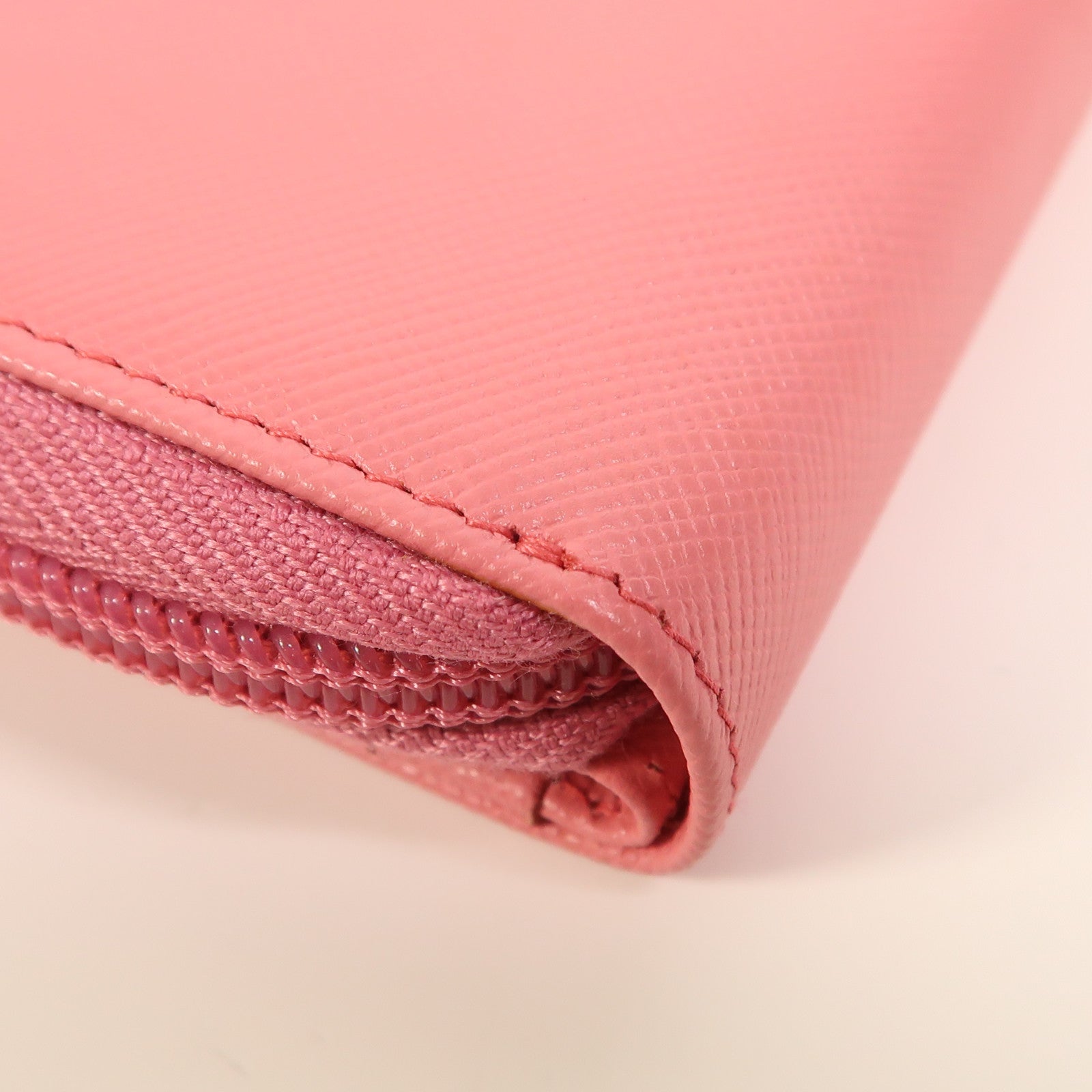 PRADA Saffiano皮革Wallet銀扣錢包