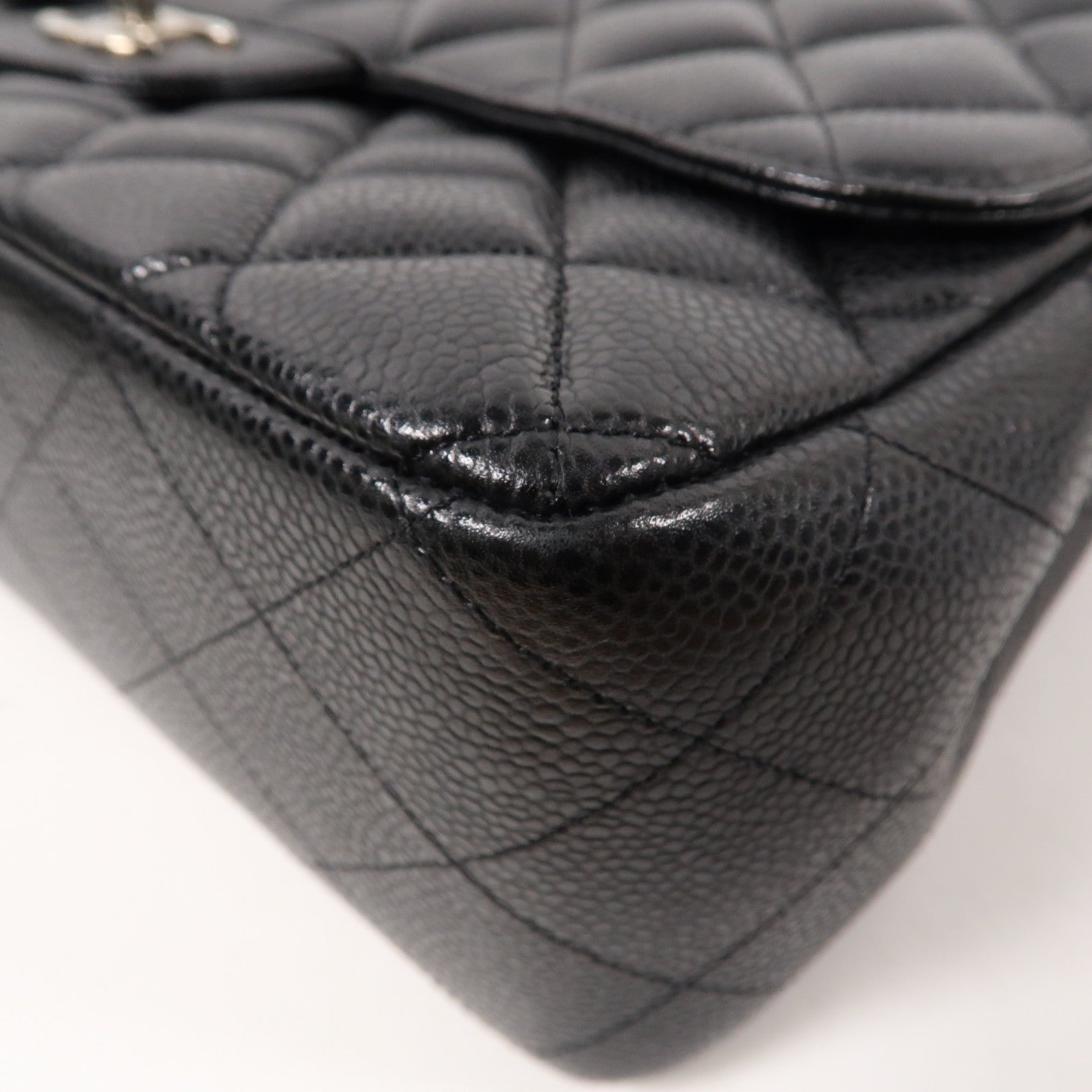 CHANEL 菱格Caviar皮革Jumbo Classic銀扣鏈帶肩背袋黑色