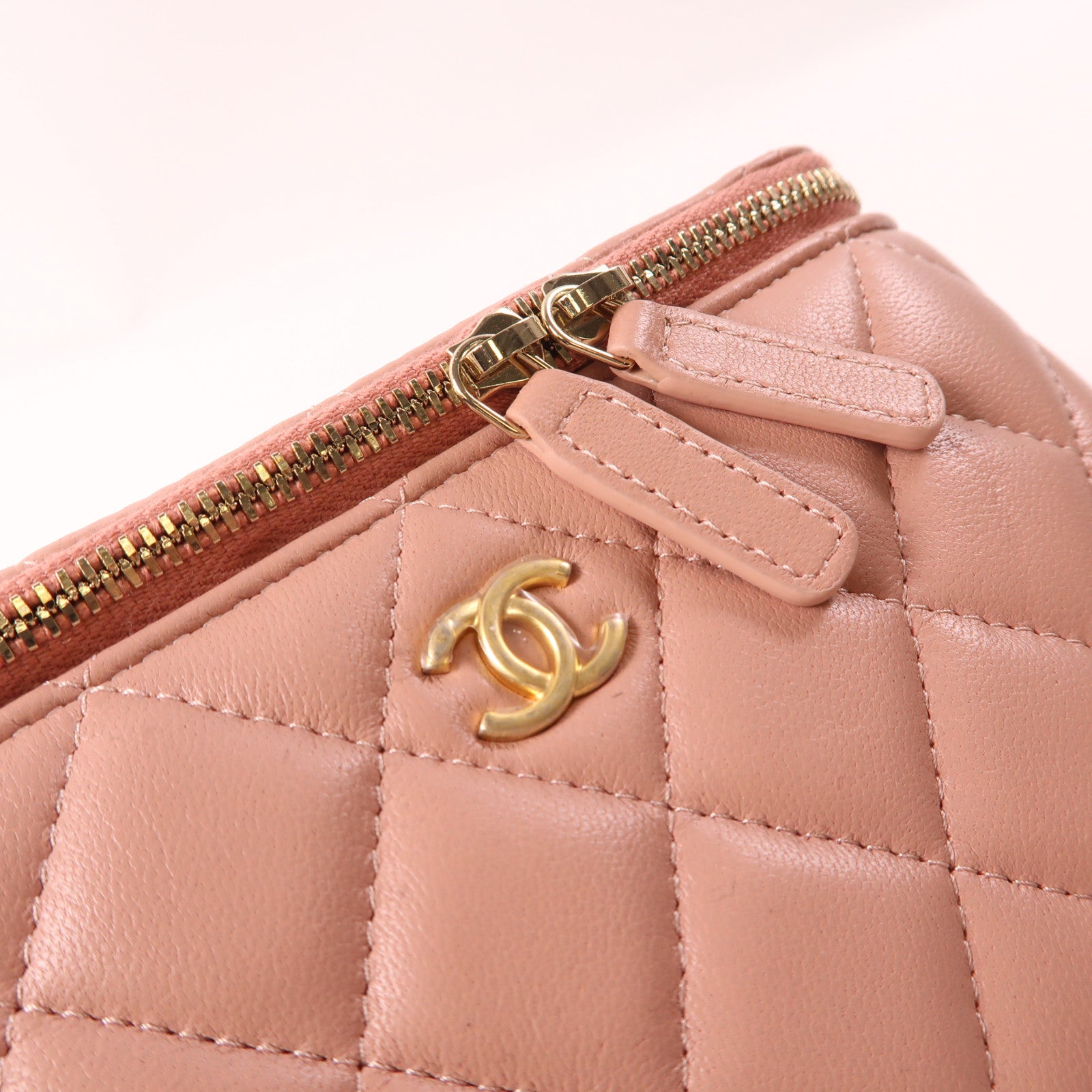 CHANEL 羊皮皮革Vanity Case金扣鏈帶肩背袋粉紅色