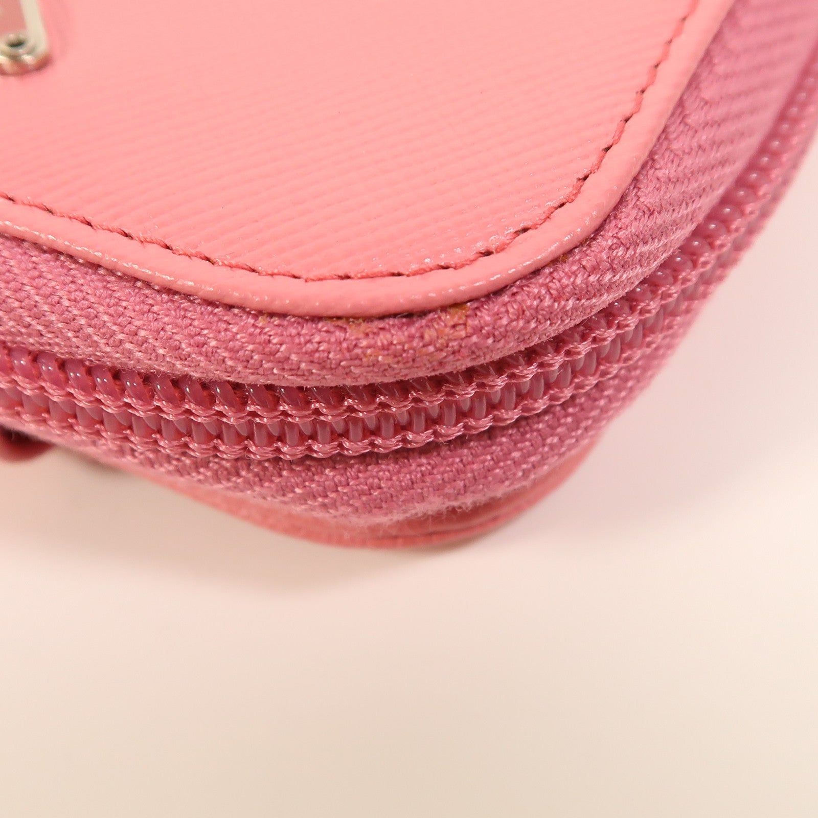 PRADA Saffiano皮革Wallet銀扣錢包