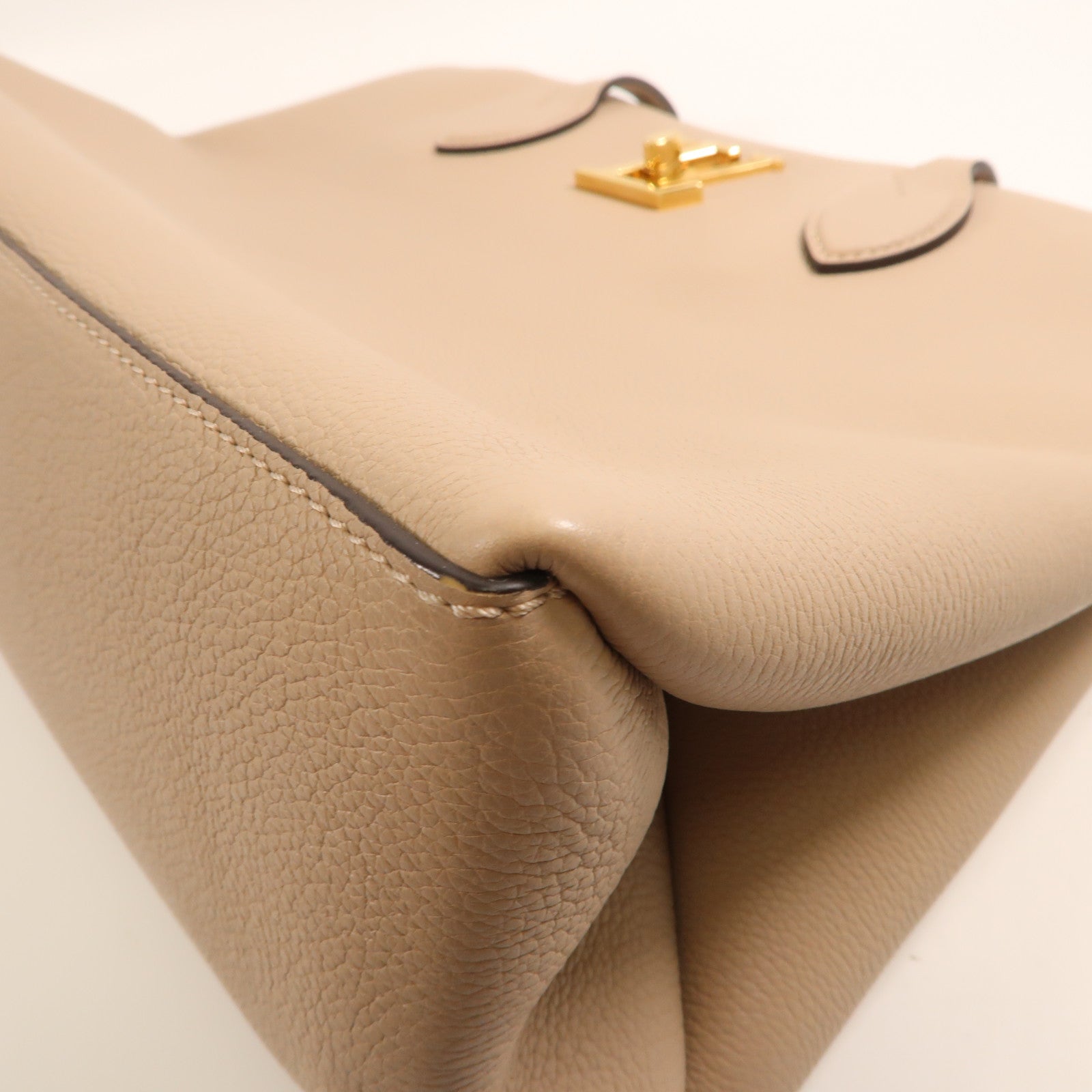 LOUIS VUITTON 牛皮皮革Lookme Shopper Bag金扣手挽袋米色