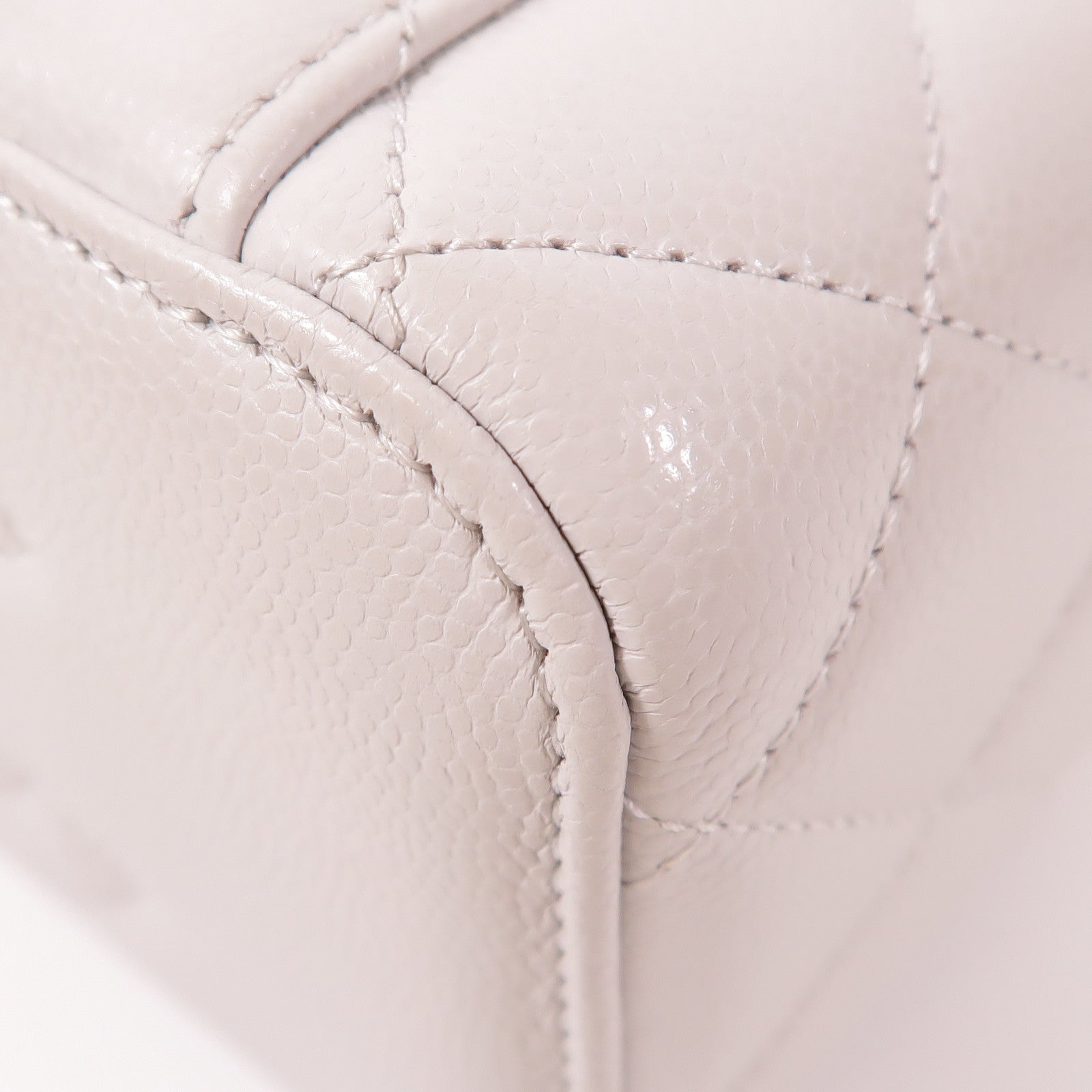 CHANEL 牛皮皮革Vanity Case金扣鏈帶肩背袋