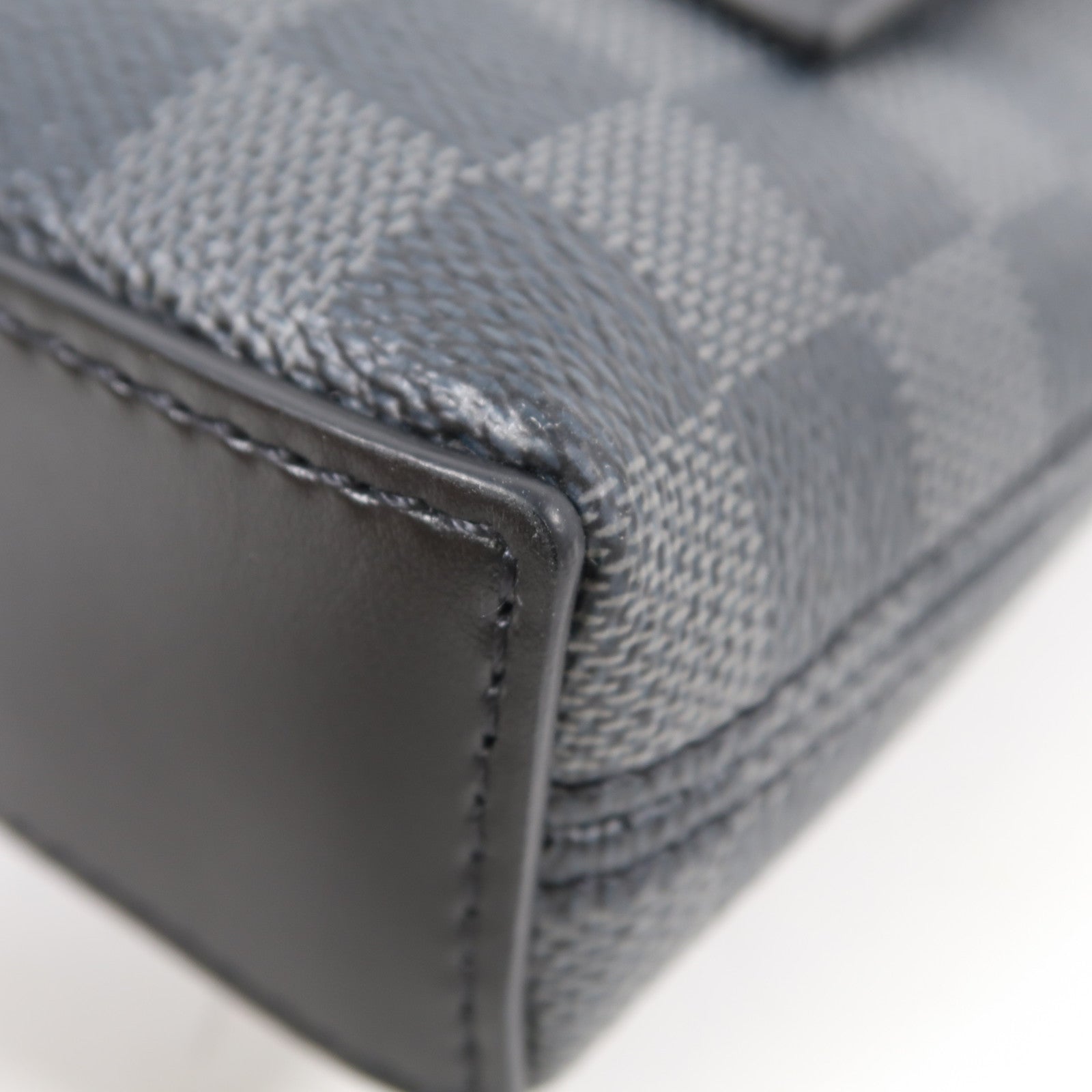 LOUIS VUITTON Damier Graphite Takeoff Pouch手拿包黑色