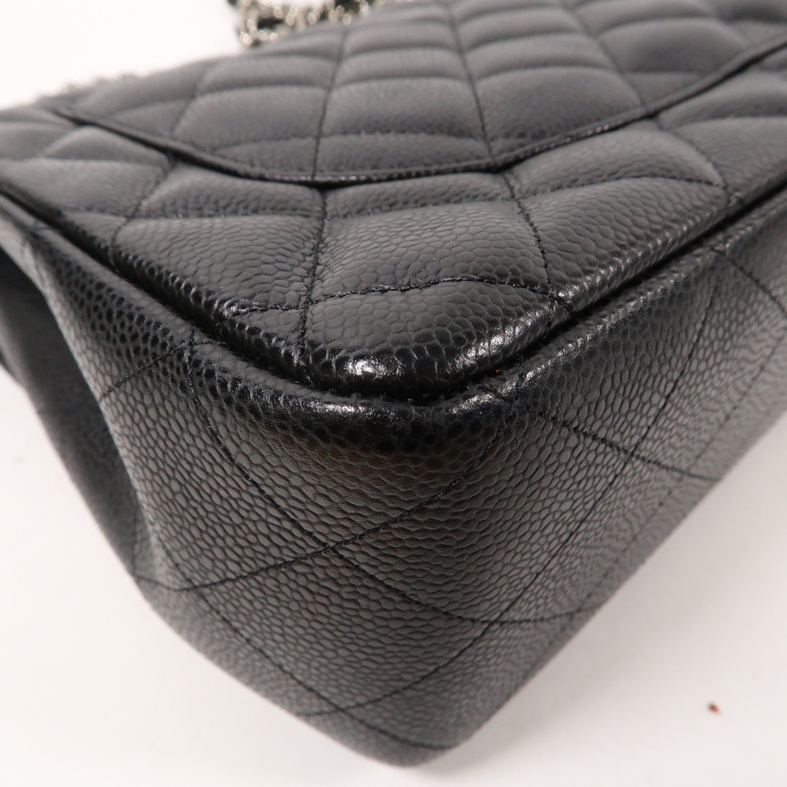 CHANEL 菱格Caviar皮革Jumbo Classic銀扣鏈帶肩背袋黑色