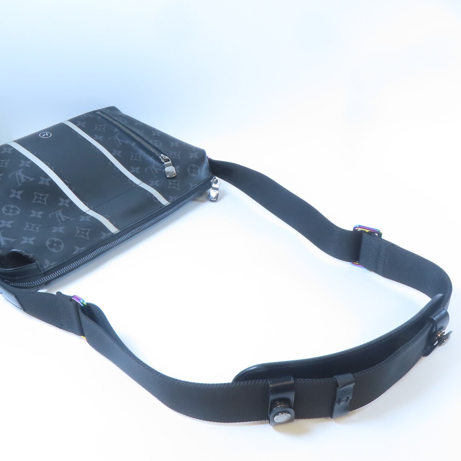LOUIS VUITTON 【激減優惠】Monogram Eclipse Apollo Messnger MM X Hiroshi Fujiware銀扣肩背袋黑色