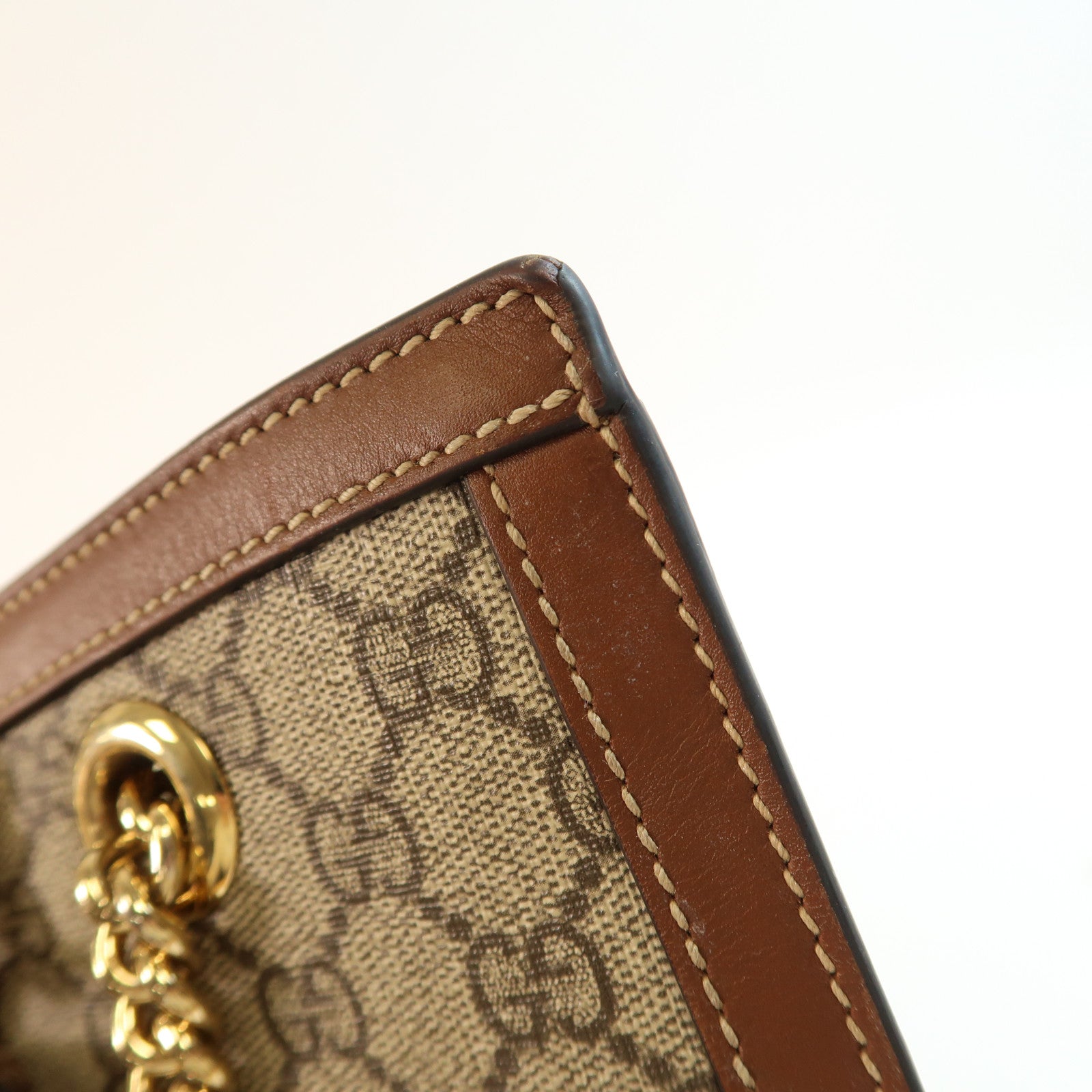 GUCCI 【激減優惠】塗層帆布Padlock GG金扣鏈帶肩背袋