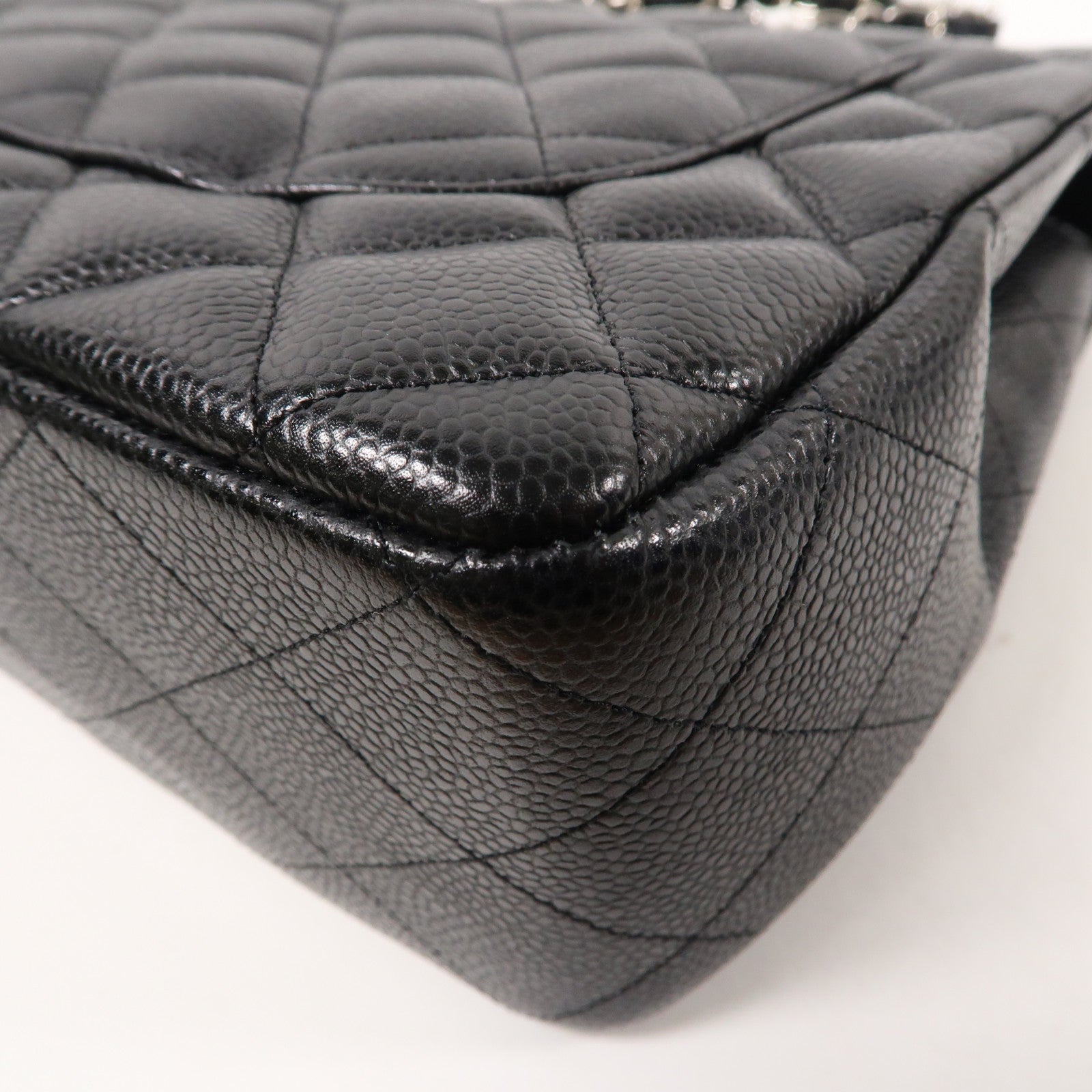 CHANEL 菱格Caviar皮革Jumbo Classic銀扣鏈帶肩背袋黑色