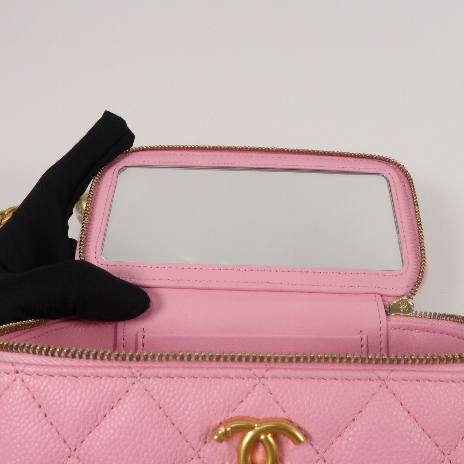 CHANEL 牛皮皮革Vanity Case Sweetheart Crush鏈帶肩背袋