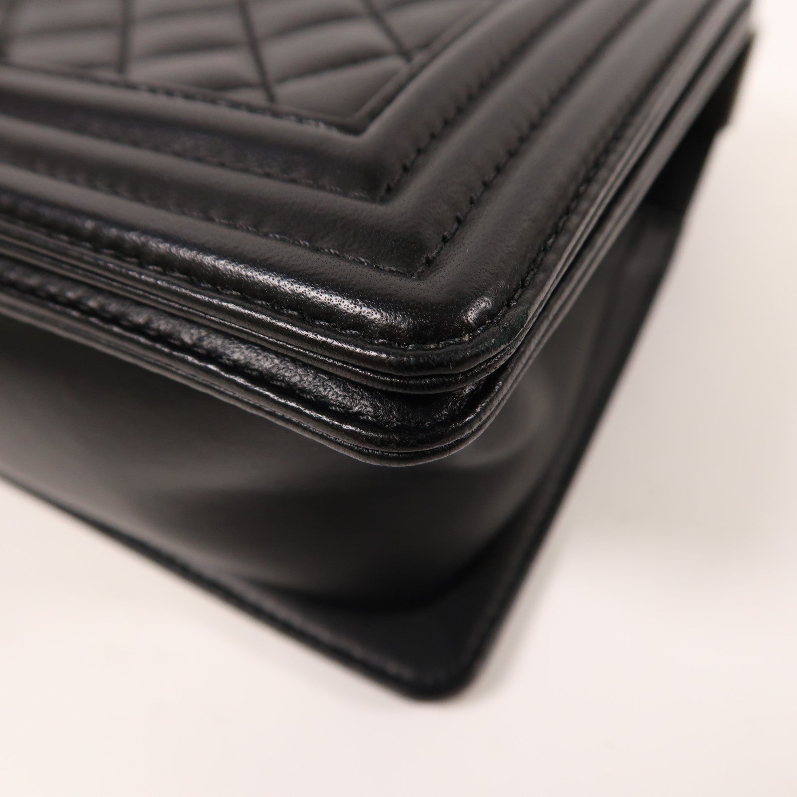 CHANEL 羊皮皮革Boy 25銀扣鏈帶肩背袋