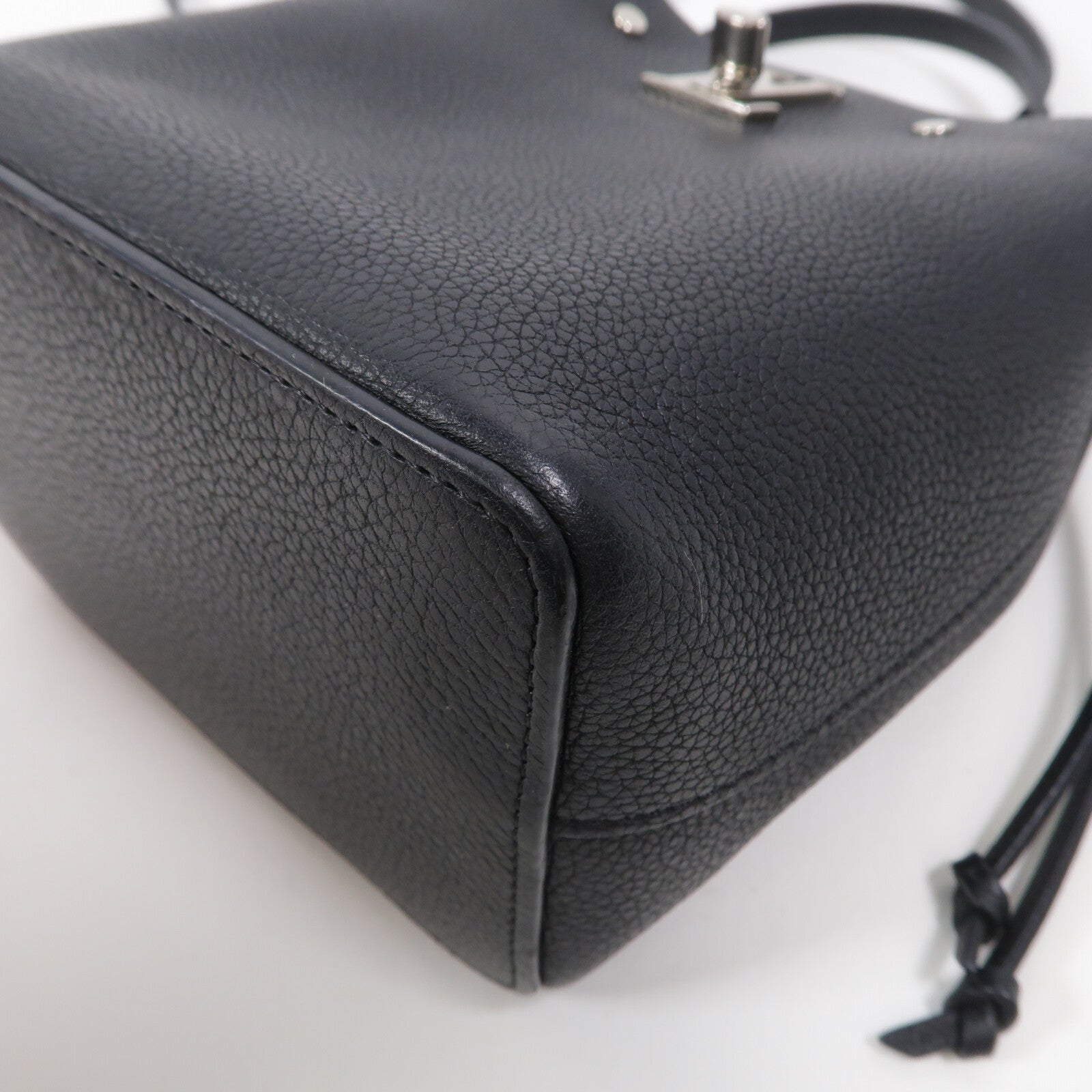 LOUIS VUITTON 牛皮皮革Nano Lockme Bucket肩背袋