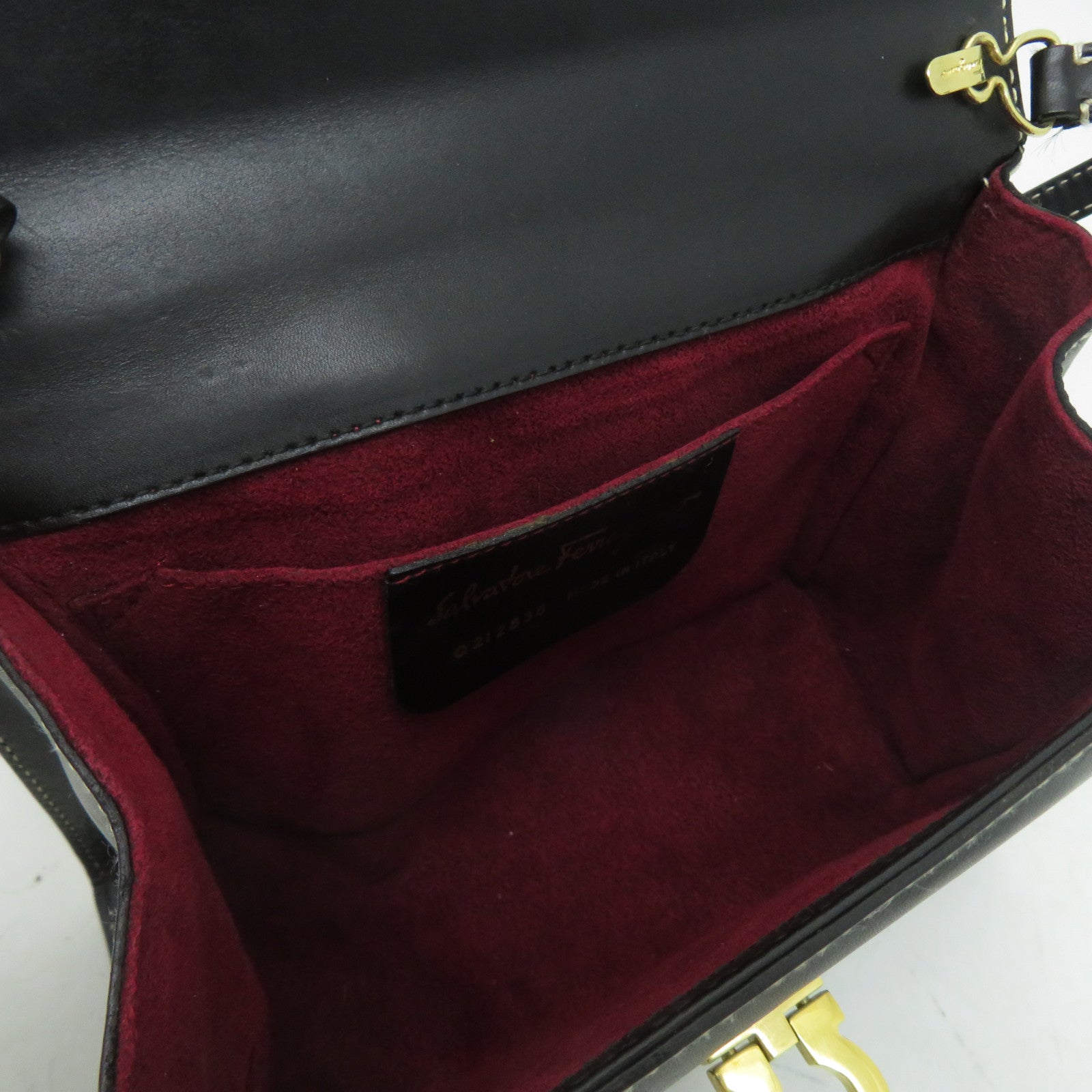 Salvatore Ferragamo 【激減優惠】牛皮皮革Shoulder Bag金扣肩背袋黑色