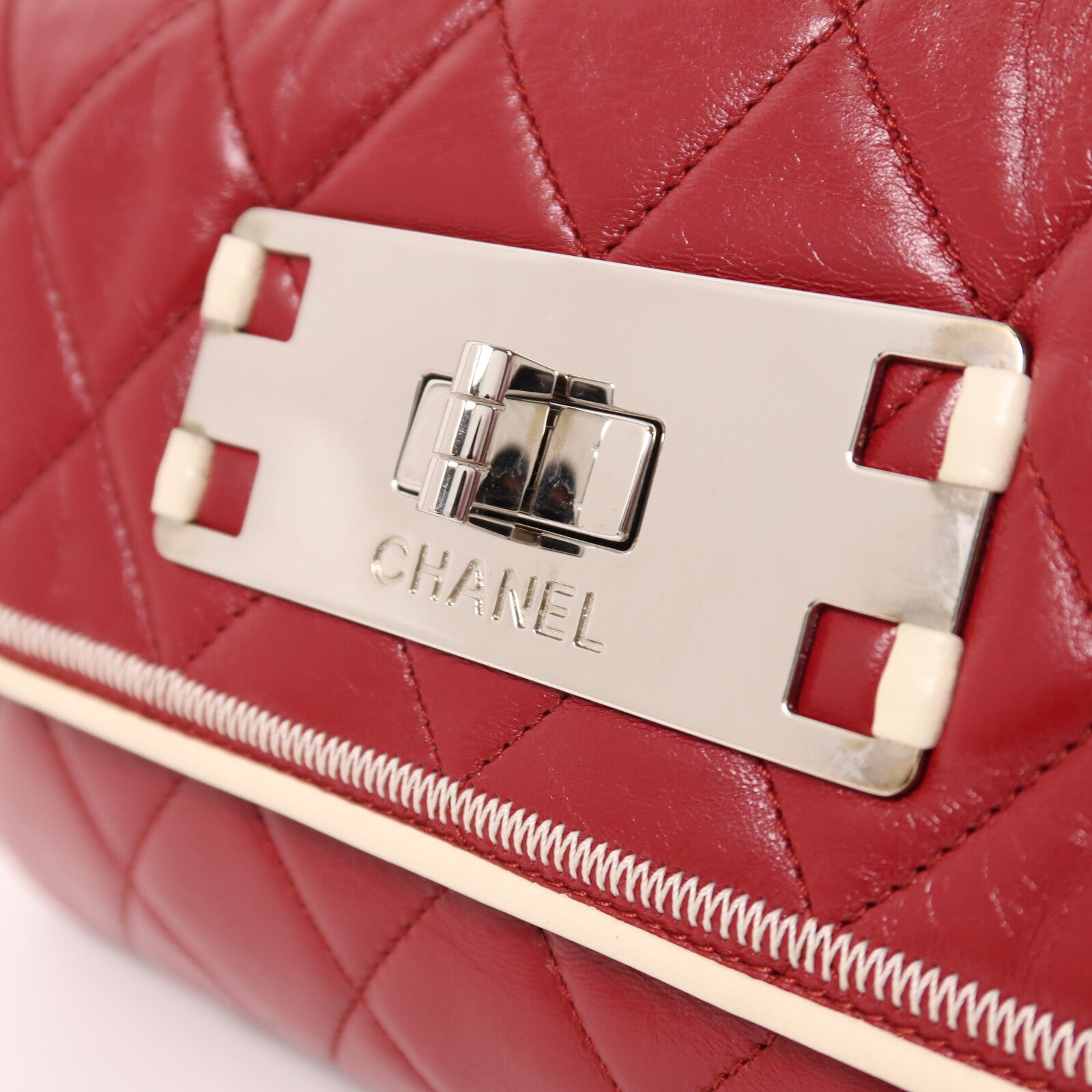 CHANEL 牛皮皮革2.55 East West Flap Bag銀扣鏈帶肩背袋
