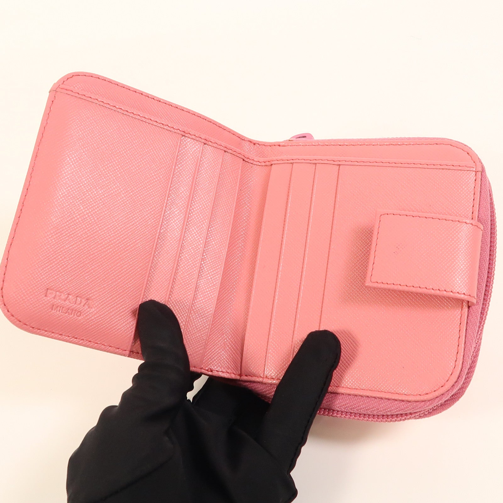 PRADA Saffiano皮革Wallet銀扣錢包